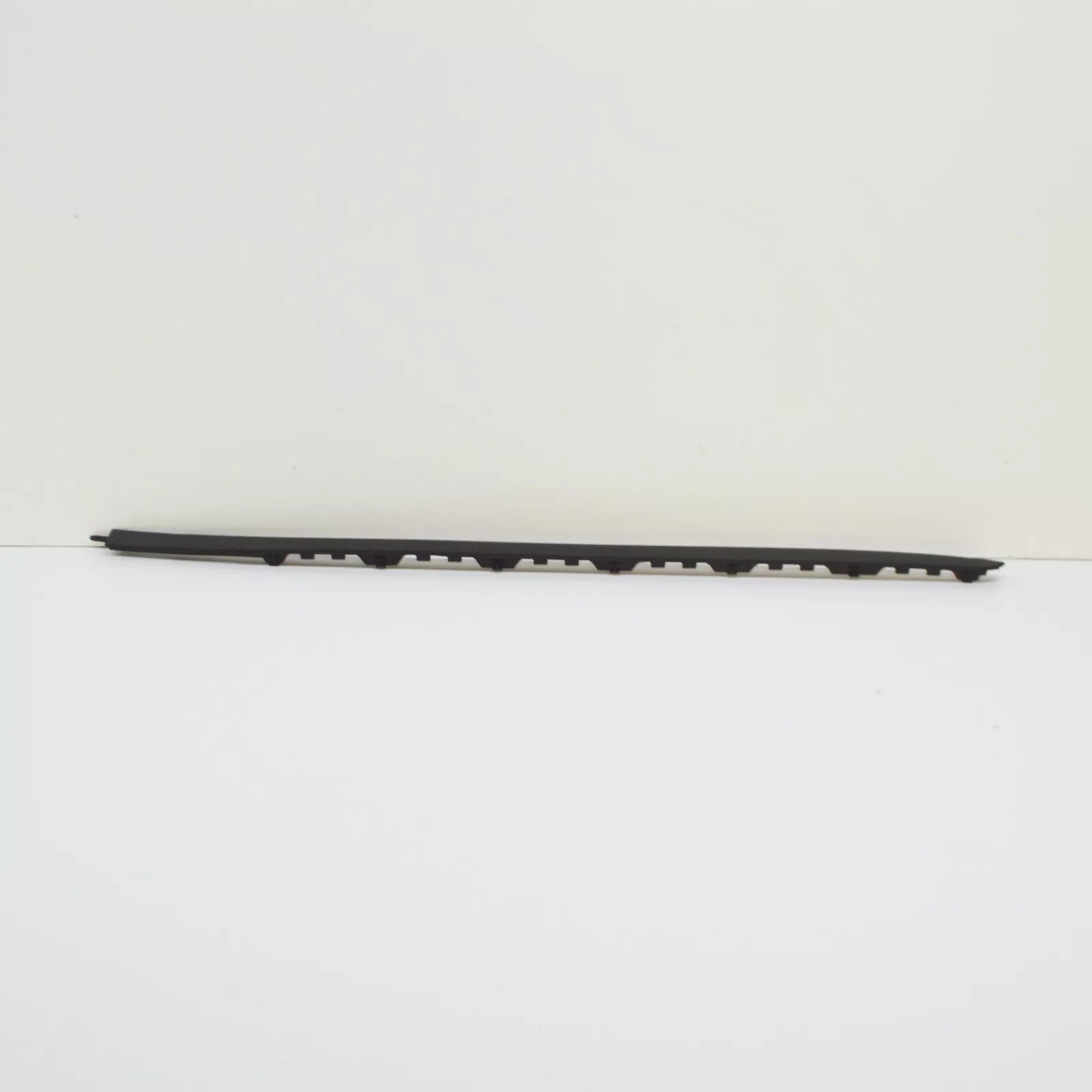 NEW BMW X5 F15, F85 WINDSHIELD LEFT VERTICAL TRIM 51317462205 7462205 ORIGINAL