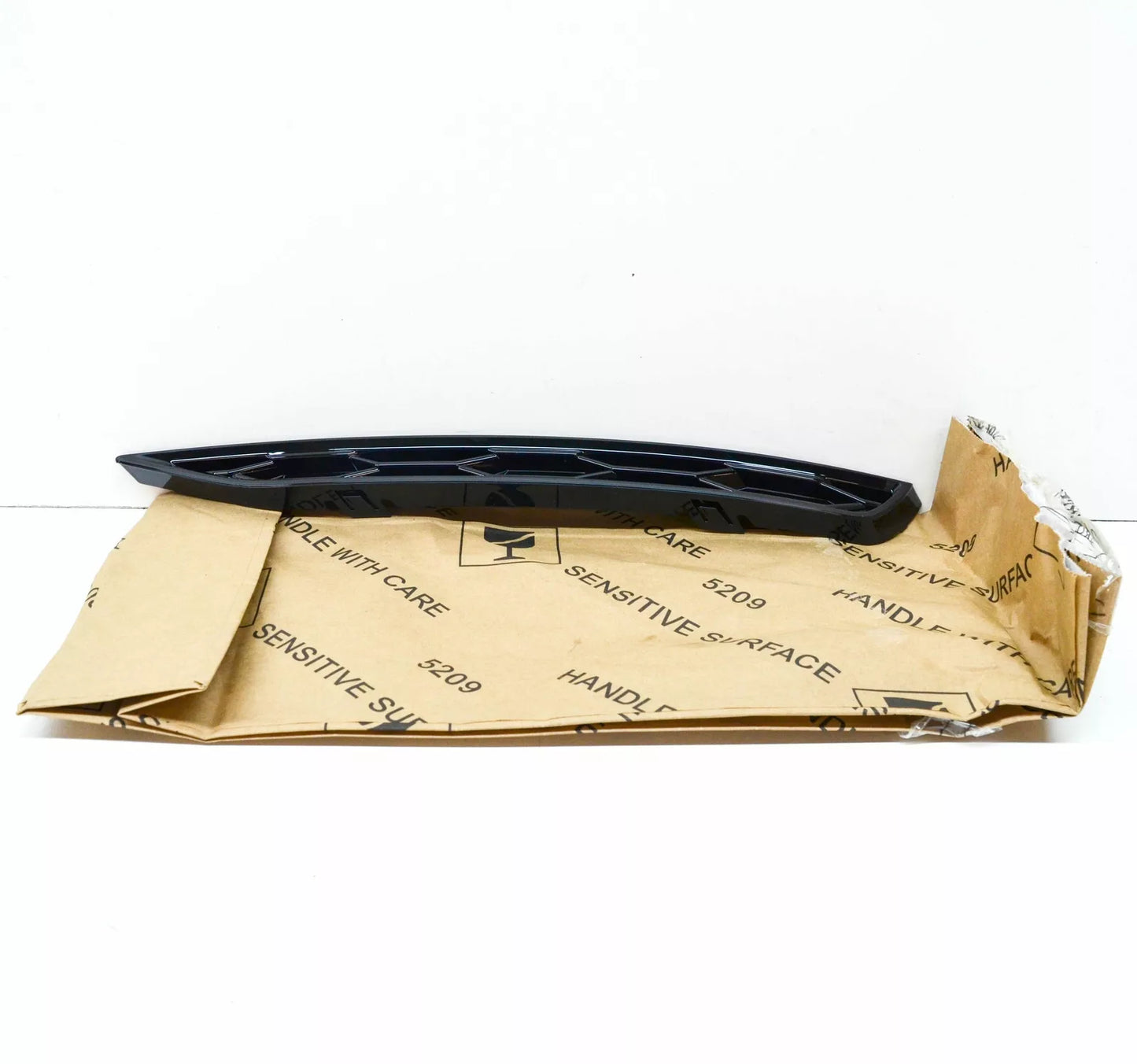 NEW AUDI Q3 8U FRONT LEFT BUMPER LOWER GRILLE TRIM 8U0807925T94