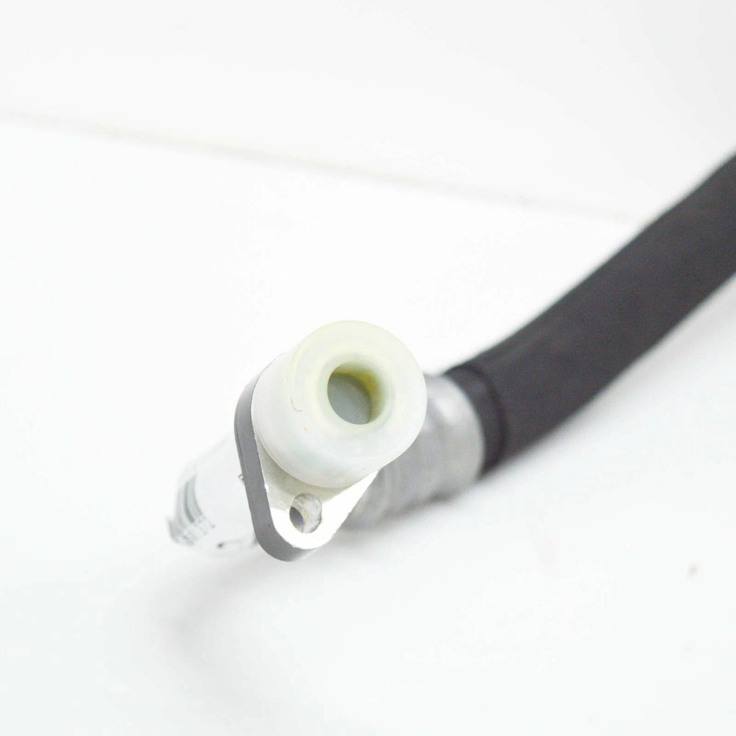 NEW MB E W212 AMG OIL COOLER LINE TO OIL FILTER HOUSING A2125001372