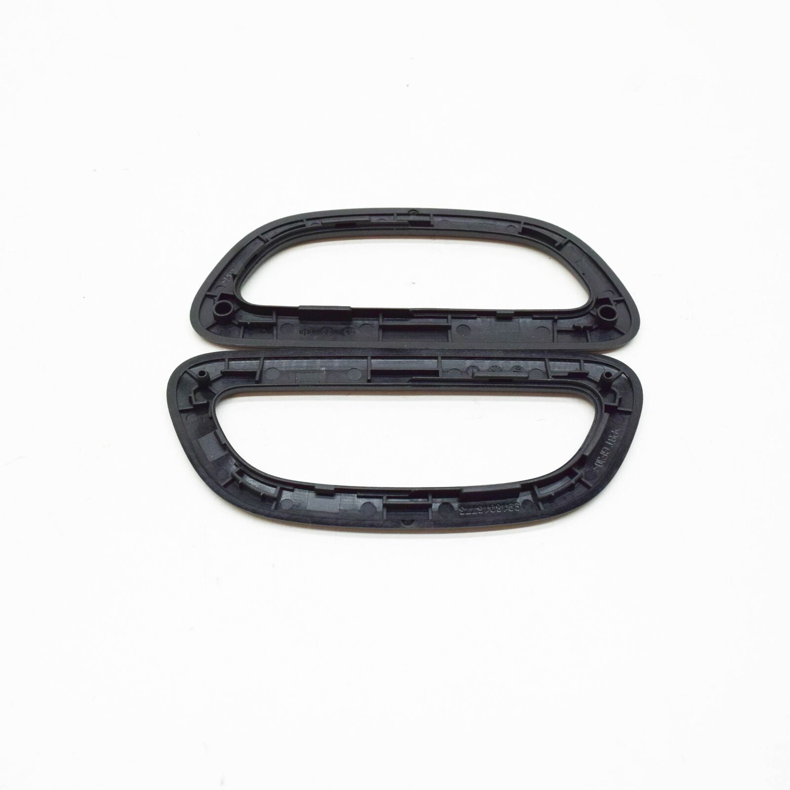 NEW MB CLA SHOOTING BRAKE X117 LUUGGAGE SHELF HANDLE A00081040009051 ORIGINAL