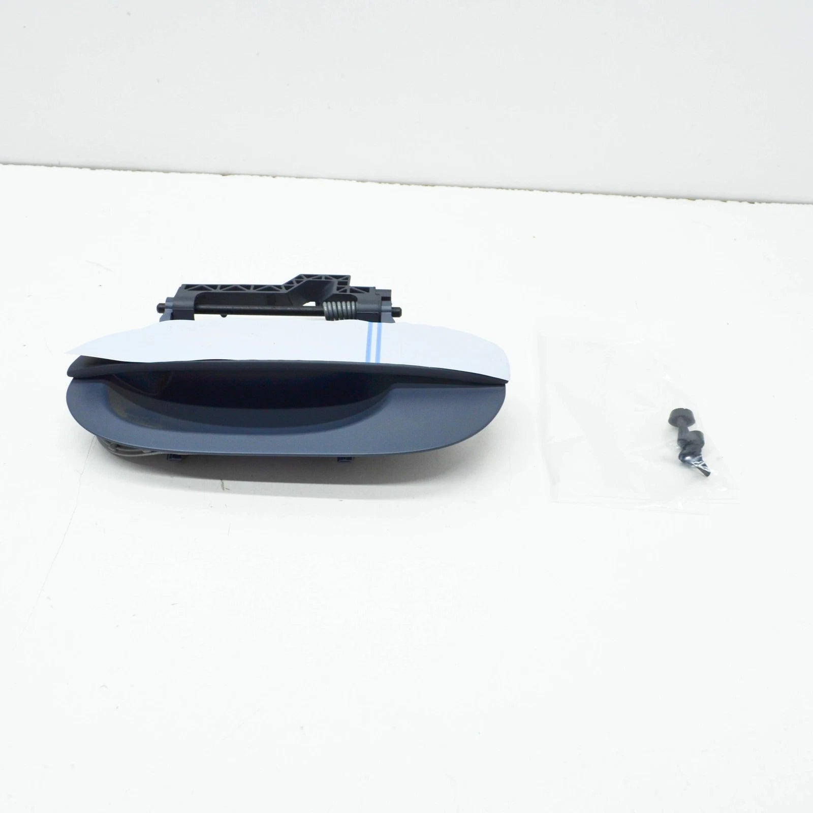 NEW BMW 5 E39 REAR LEFT INTERIOR OPENING HANDLE 8245465 51228245465 ORIGINAL