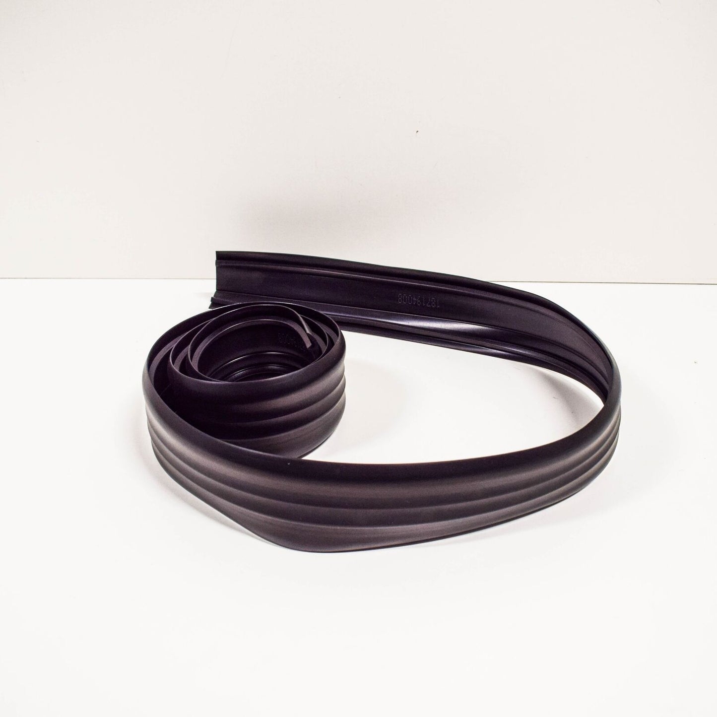 NEW MERCEDES BENZ G W463 UPPER RUBBER WINDSCREEN SEAL A0009870862 ORIGINAL