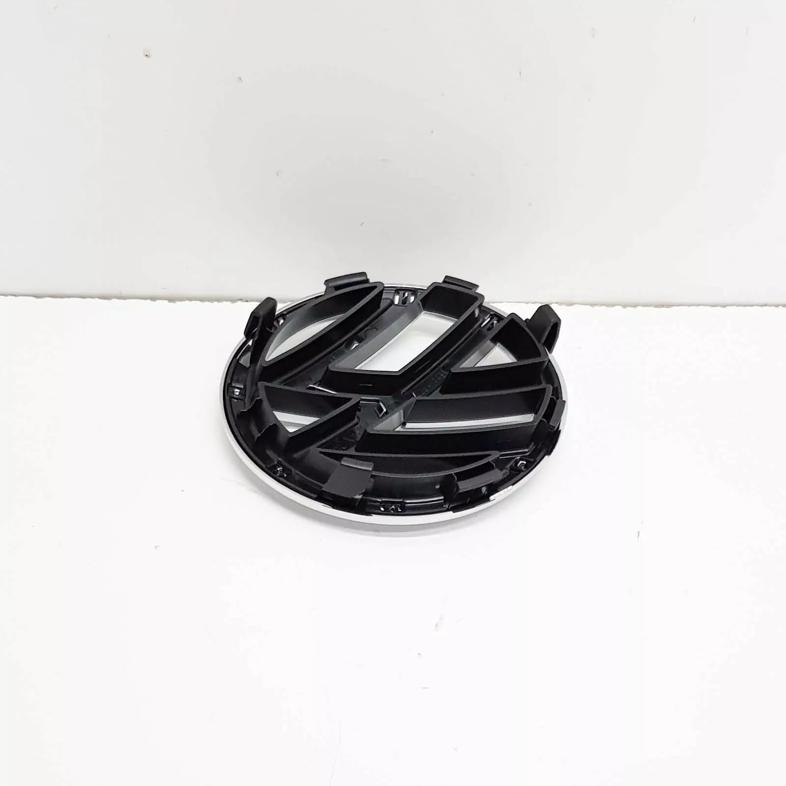 NEW VW CADDY IV SAA RADIATOR GRILLE EMBLEM BADGE 1T0853601EULM