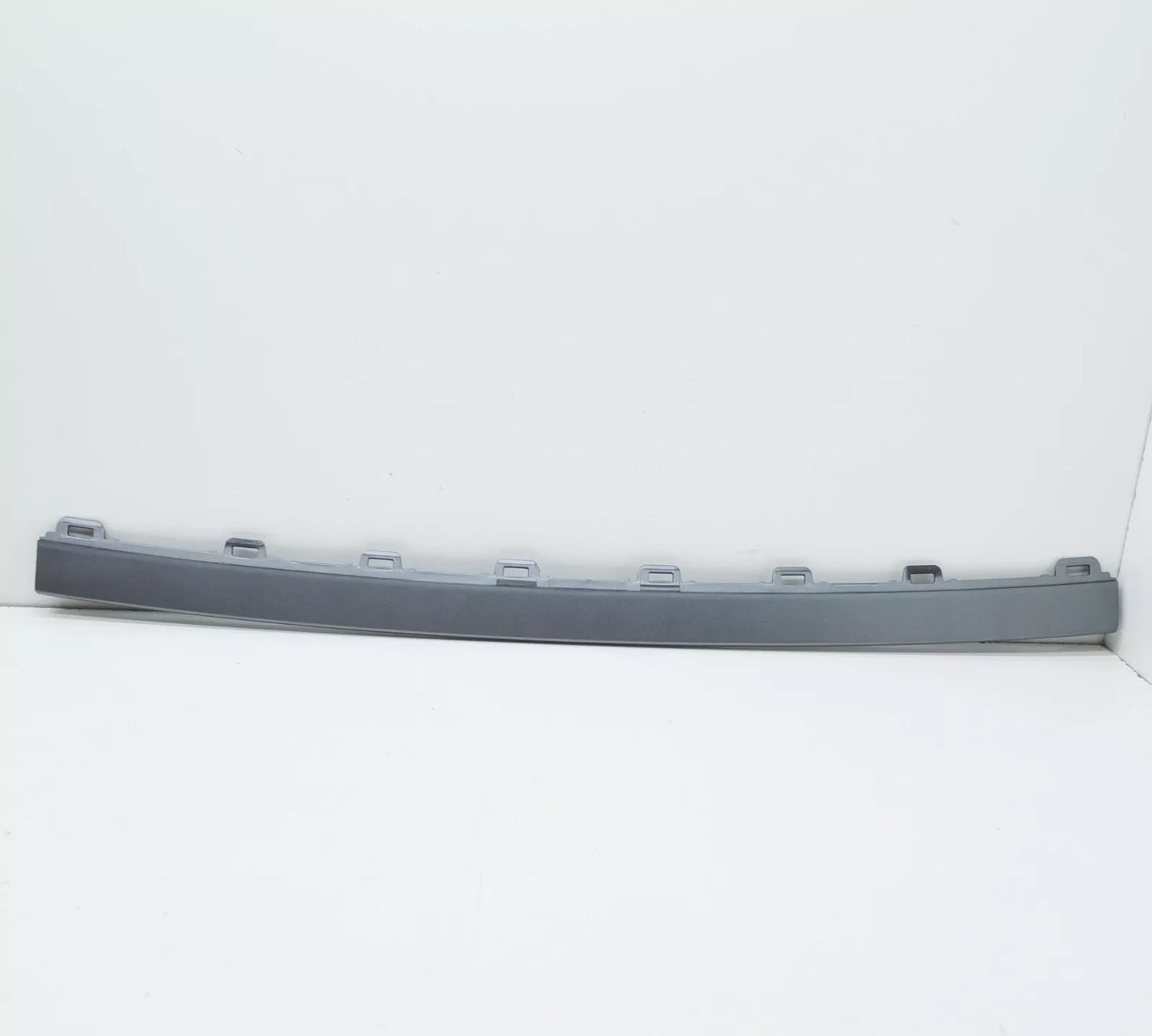 NEW AUDI A1 SPORTBACK GBA REAR BUMPER CENTER MOLDING 82A8076441RR