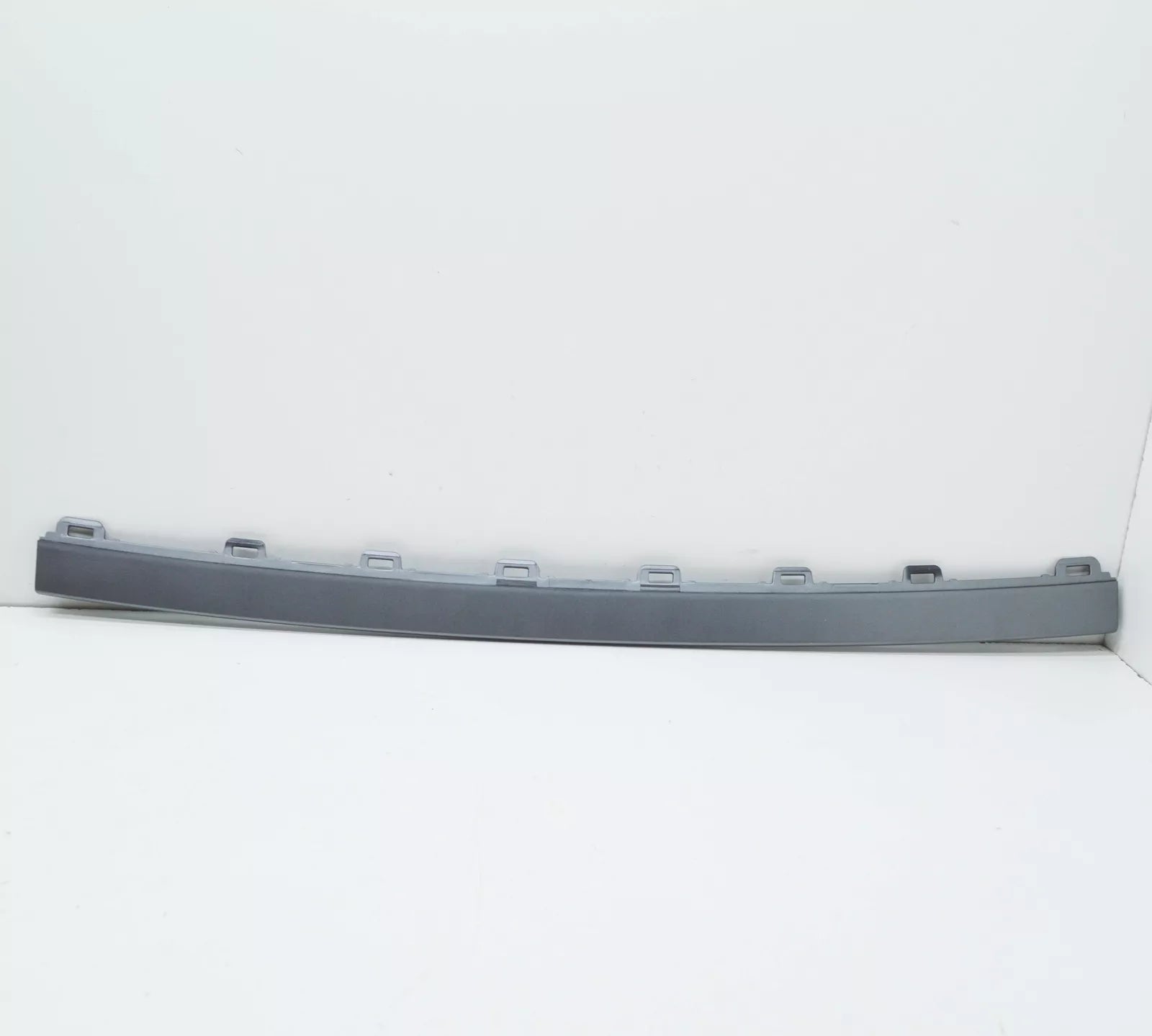 NEW AUDI A1 SPORTBACK GBA REAR BUMPER CENTER MOLDING 82A8076441RR