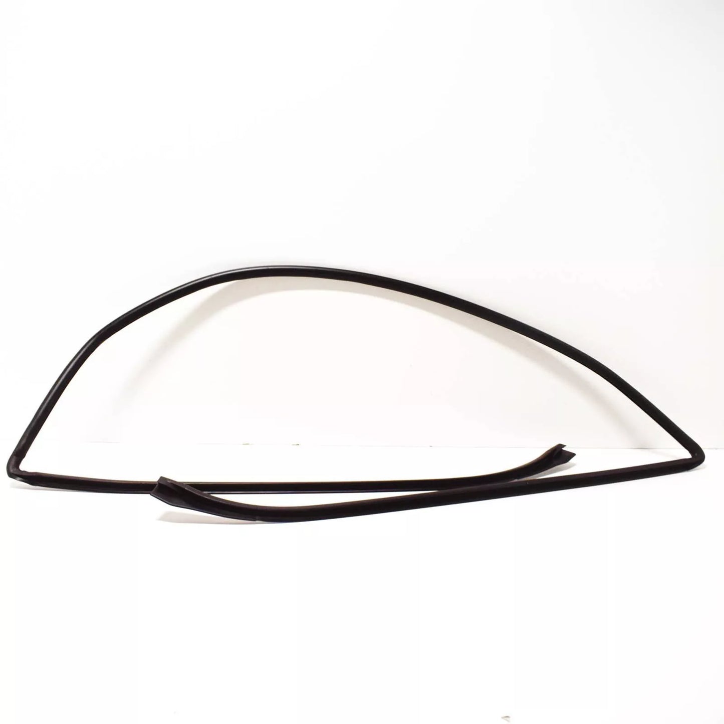 NEW BMW 6 E64 FRONT WINDSHIELD SEAL 51317008911 7008911 ORIGINAL