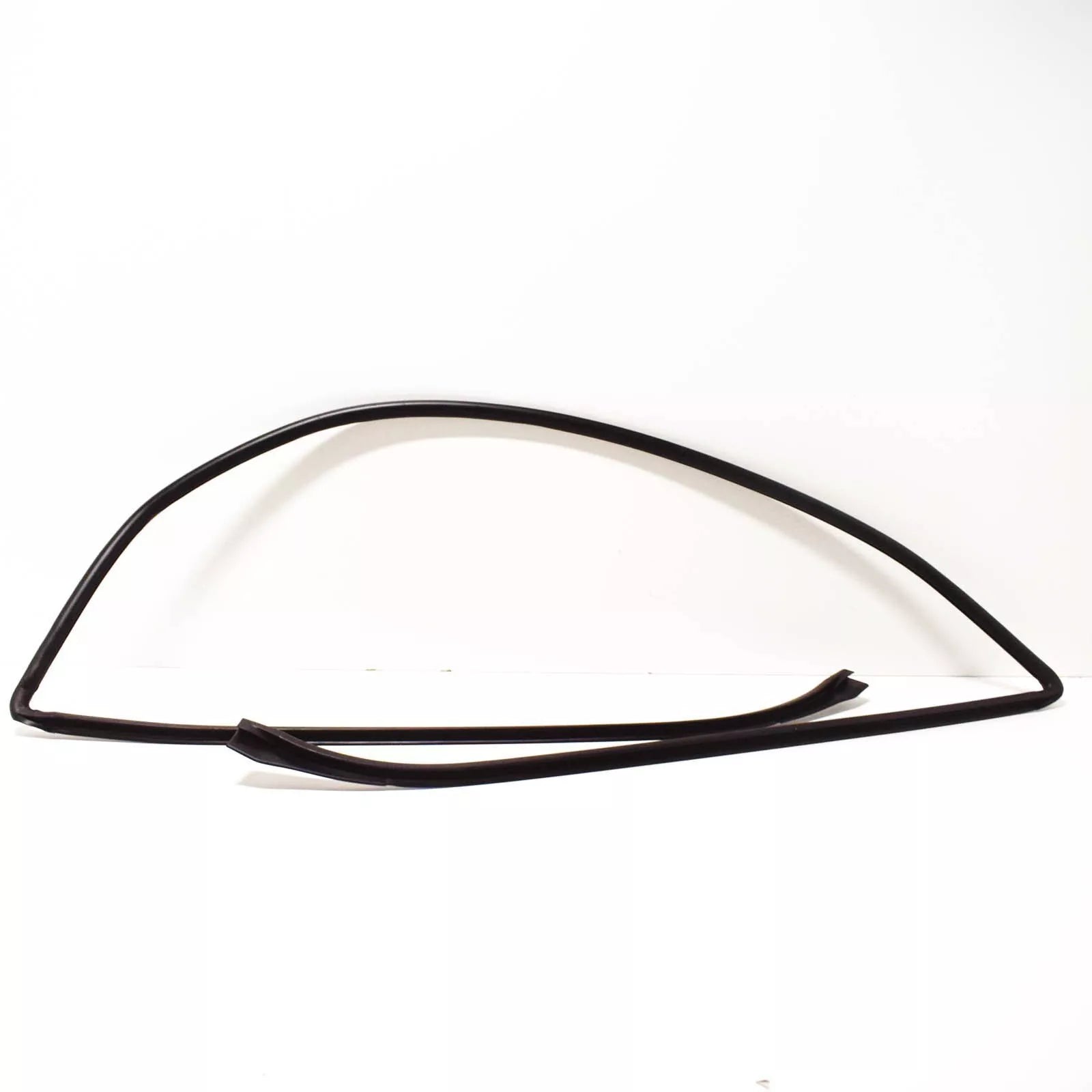 NEW BMW 6 E64 FRONT WINDSHIELD SEAL 51317008911 7008911 ORIGINAL