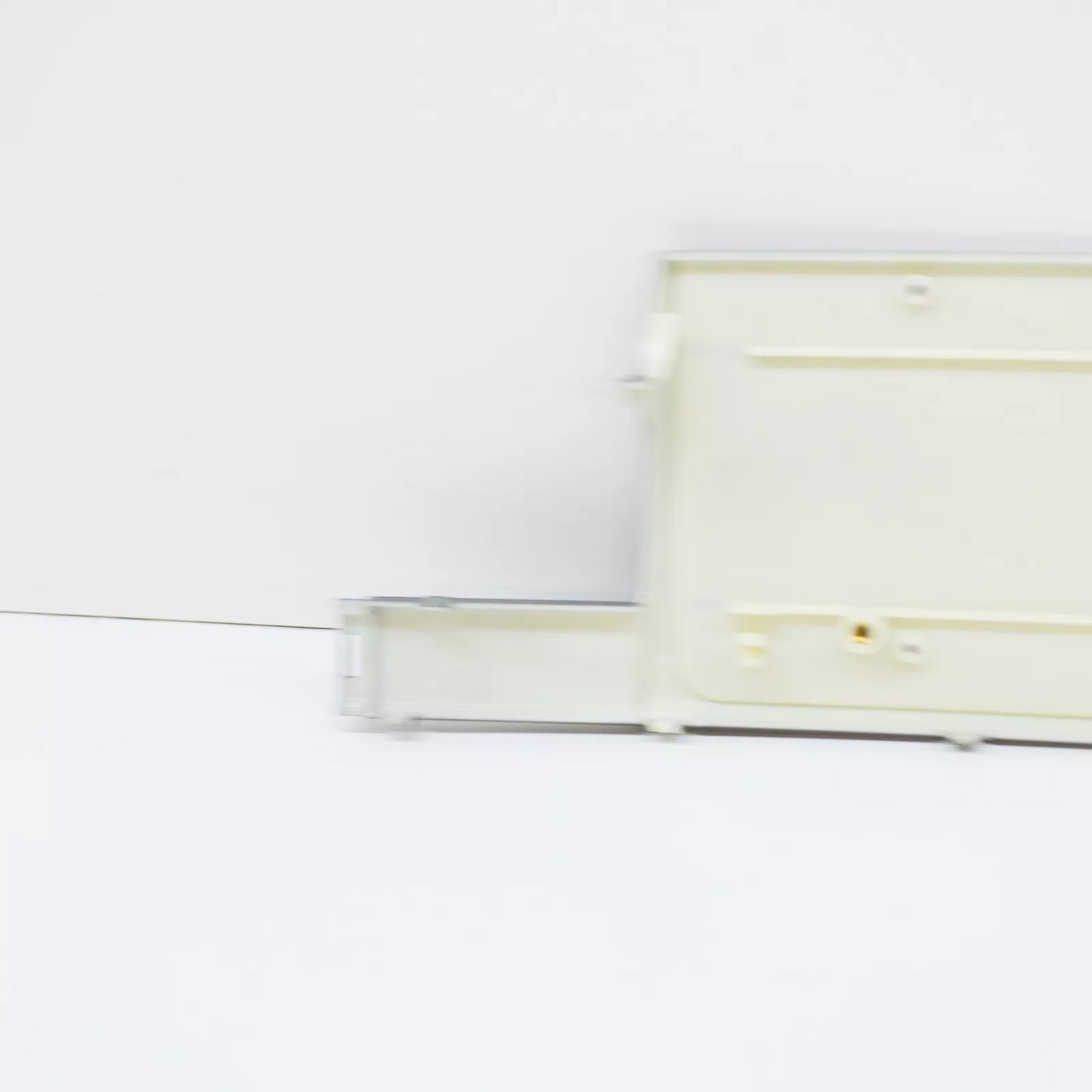 NEW BMW 5 E39 FRONT BUMPER CENTRAL LICENSE PLATE BASE 51117005978 ORIGINAL