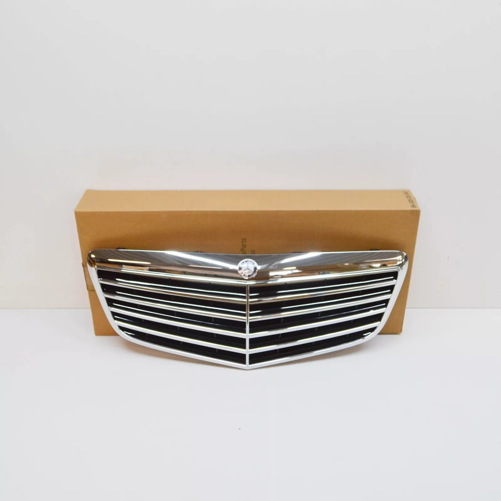 NEW MERCEDES-BENZ E W211 RADIATOR GRILLE A21188017839040 ORIGINAL