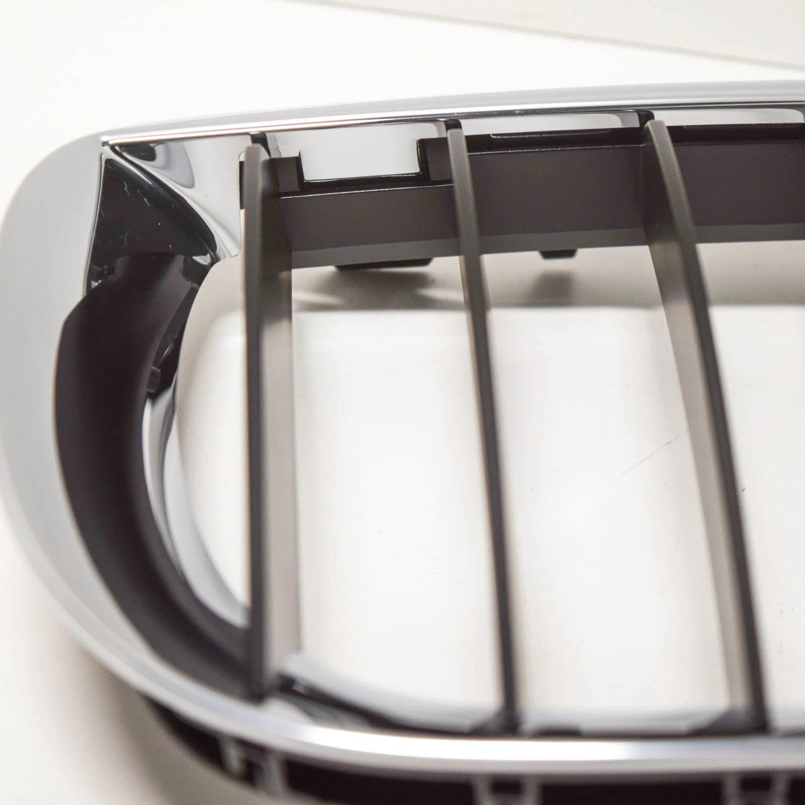 NEW BMW 6 E63 FRONT LEFT GRILL 51137008915 7008915 2008 3560765 ORIGINAL