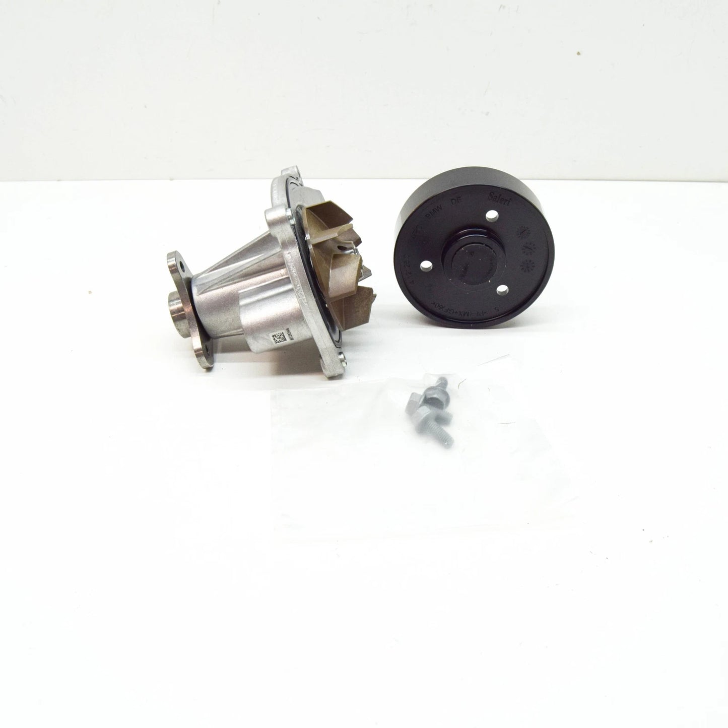 NEW BMW X5 G05 ENGINE COOLANT PUMP 11518595644 ORIGINAL