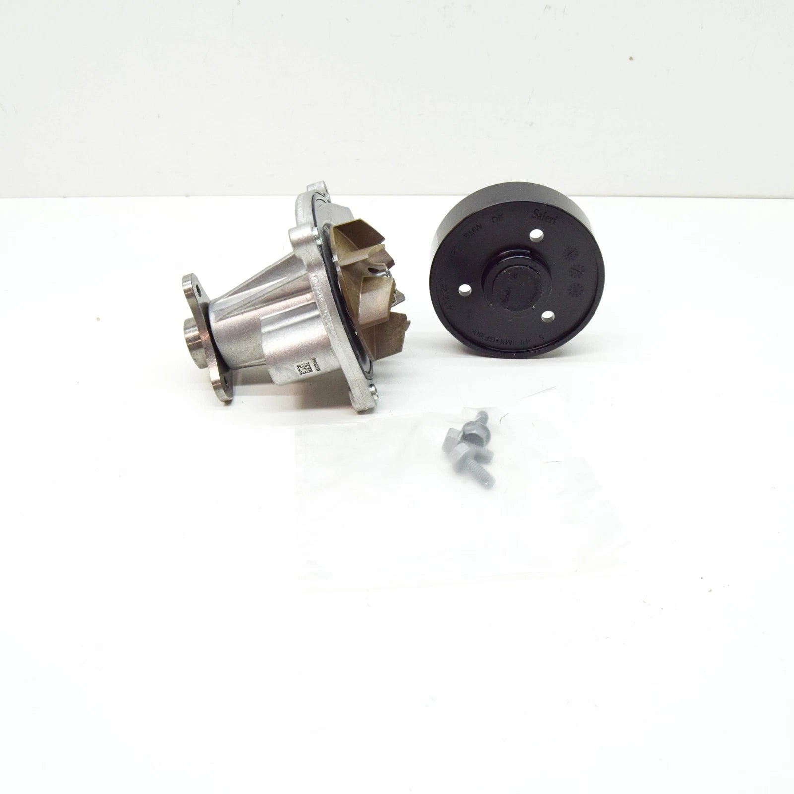 NEW BMW X5 G05 ENGINE COOLANT PUMP 11518595644 ORIGINAL