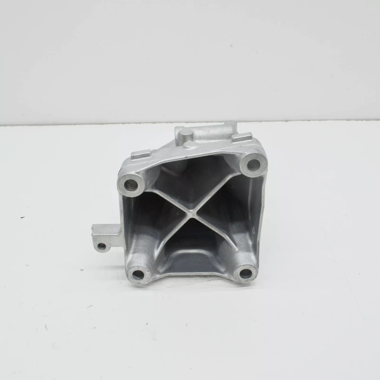 NEW MERCEDES-BENZ E W213 ENGINE CARRIER RIGHT SIDE A2742232204 ORIGINAL