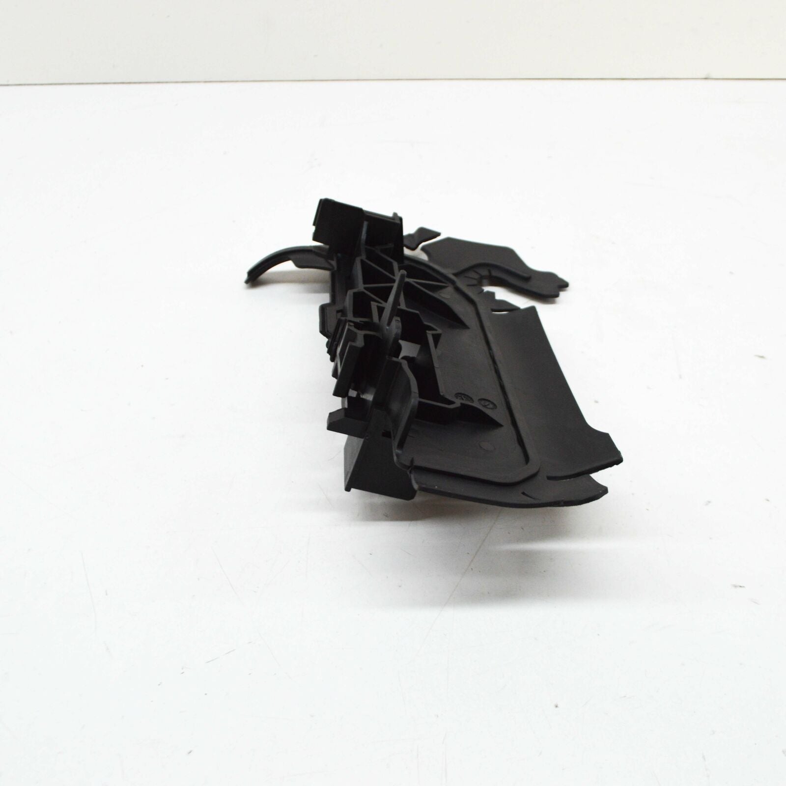 NEW MERCEDES-BENZ S W222 LEFT RADIATOR AIR DUCT GUIDE HOLDER A2225050040