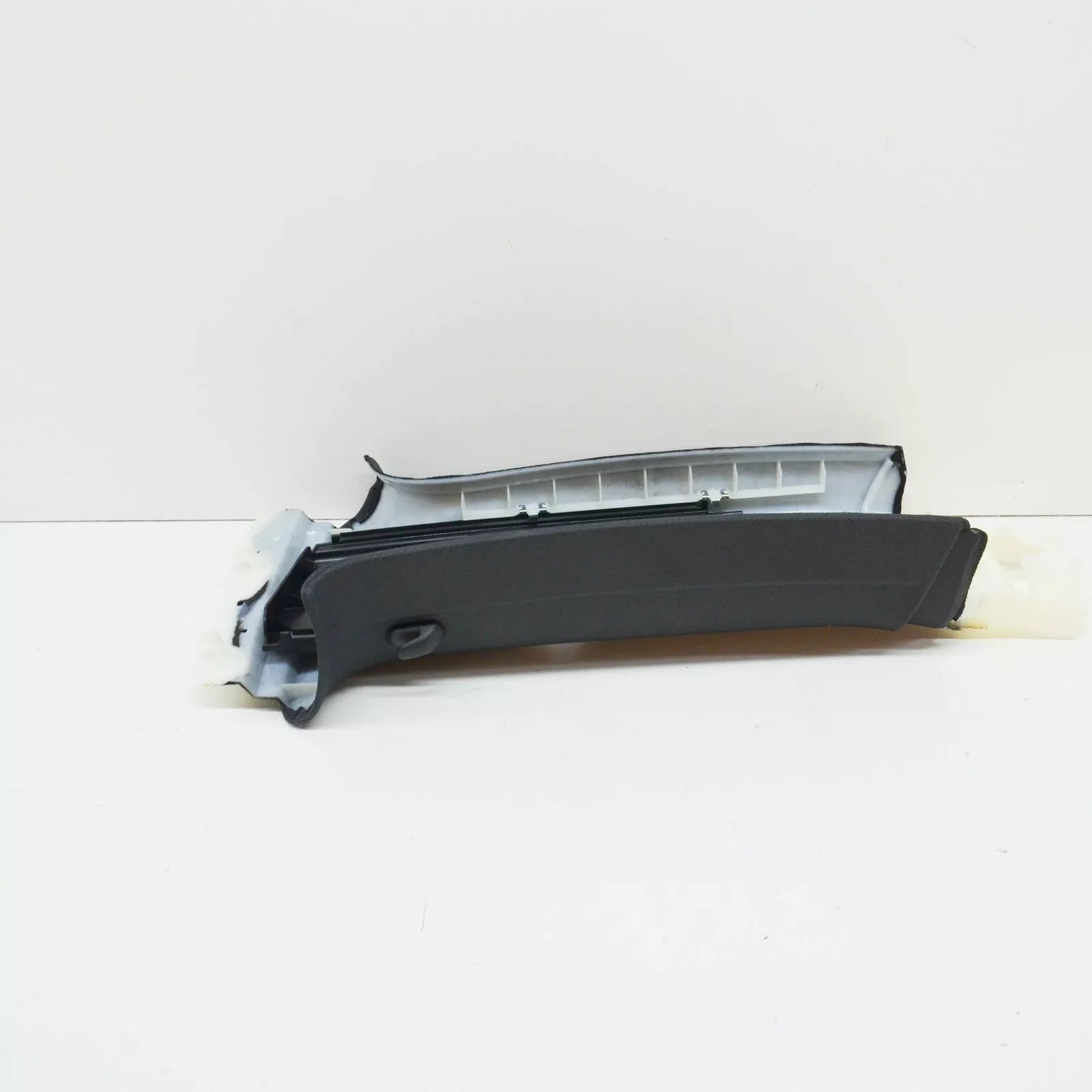 NEW AUDI A3 8P RIGHT SIDE B PILLAR UPPER TRIM 8P3867244G4N6