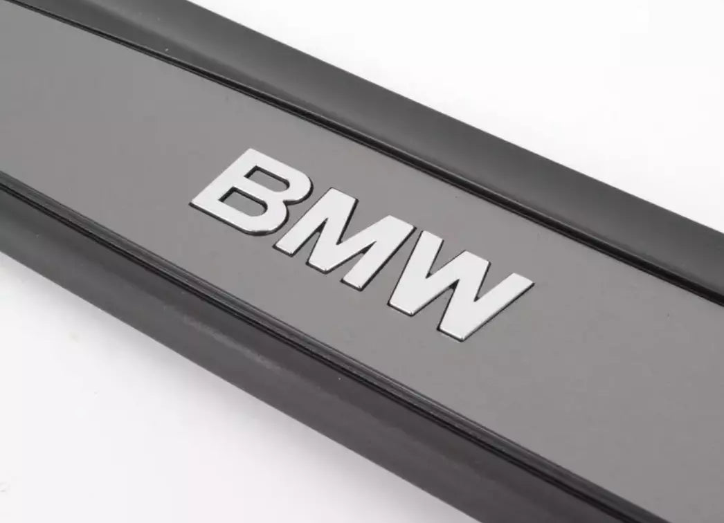 NEW BMW 5 E60 FRONT RIGHT DOOR SILL TRIM 51477034304 7034304 ORIGINAL