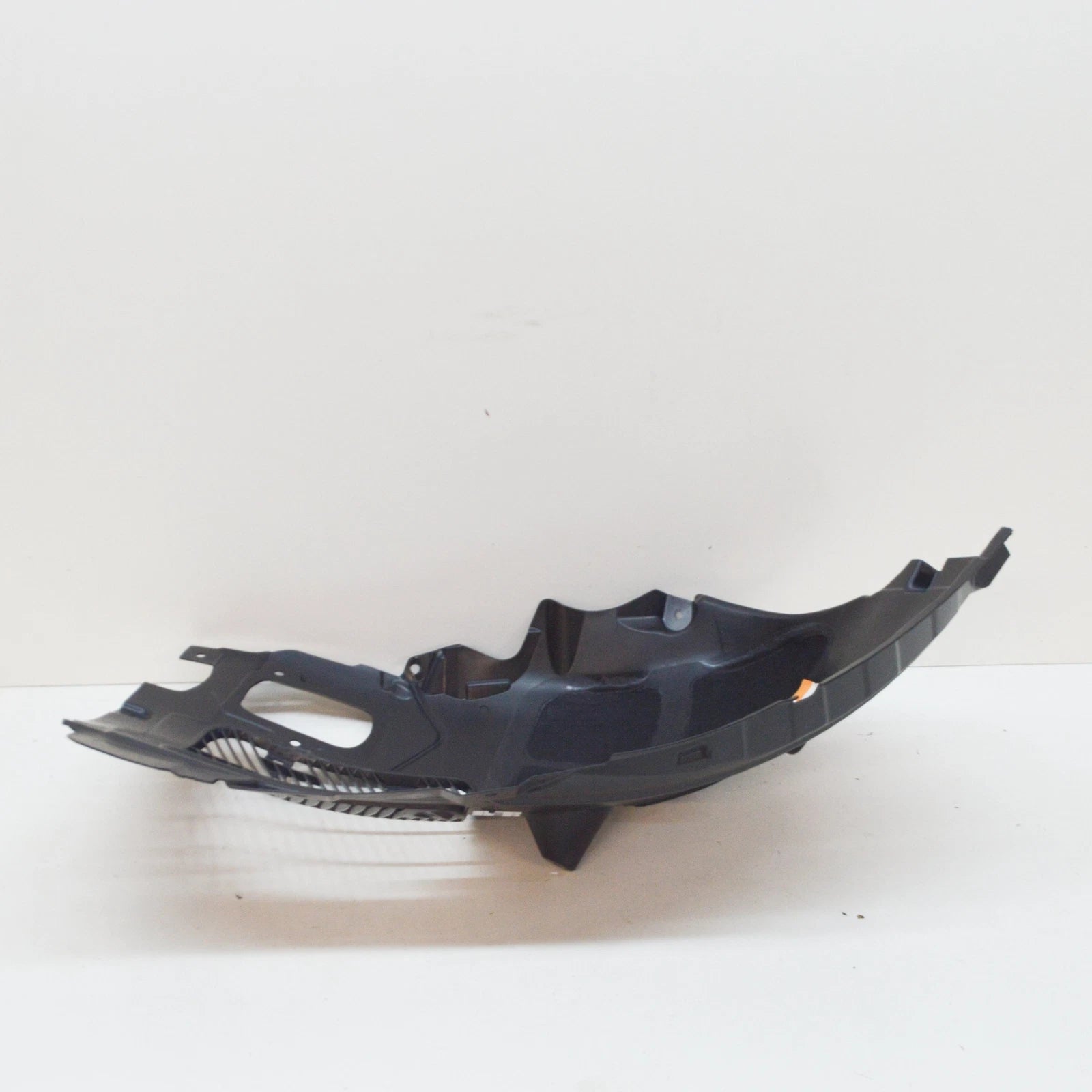 NEW BMW X7 G07 FRONT RIGHT WHEEL HOUSING LINER FRONT PART 51727424912 ORIGINAL