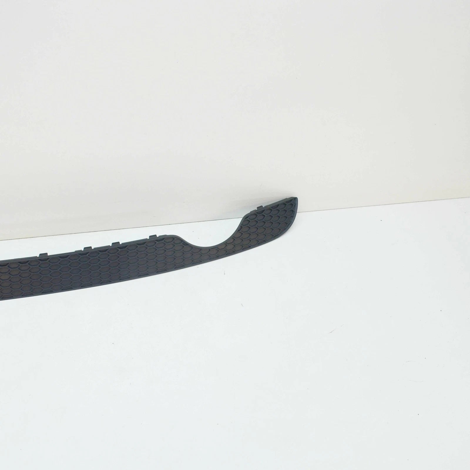 NEW AUDI Q5 8R REAR BUMPER CENTER LOWER GRILLE 8R0807823F 2014