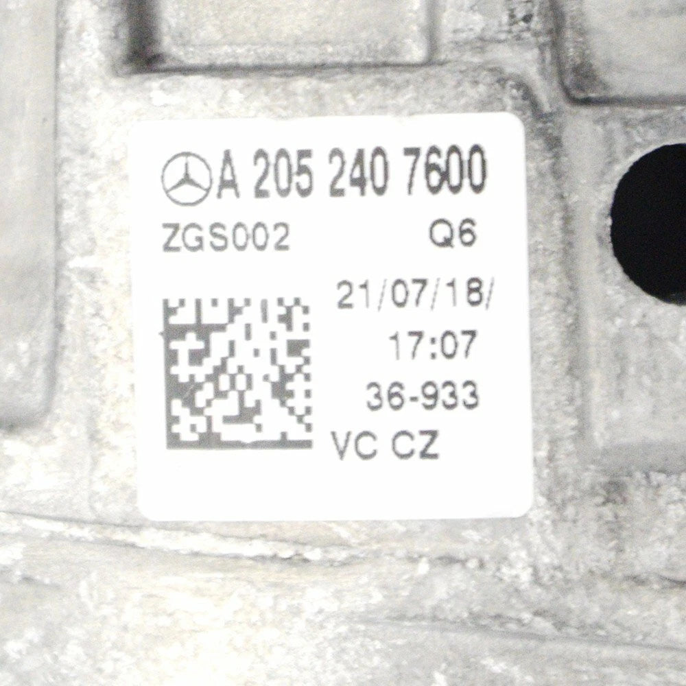 NEW MERCEDES BENZ C CLASS W205 LEFT SIDE ENGINE MOUNT A2052407600 ORIGINAL