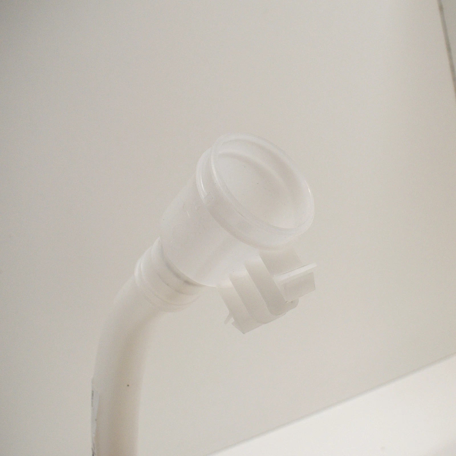 NEW VW CRAFTER FRONT WINDSCREEN WASHER RESERVOIR TANK HOSE 7C0955463A ORIGINAL