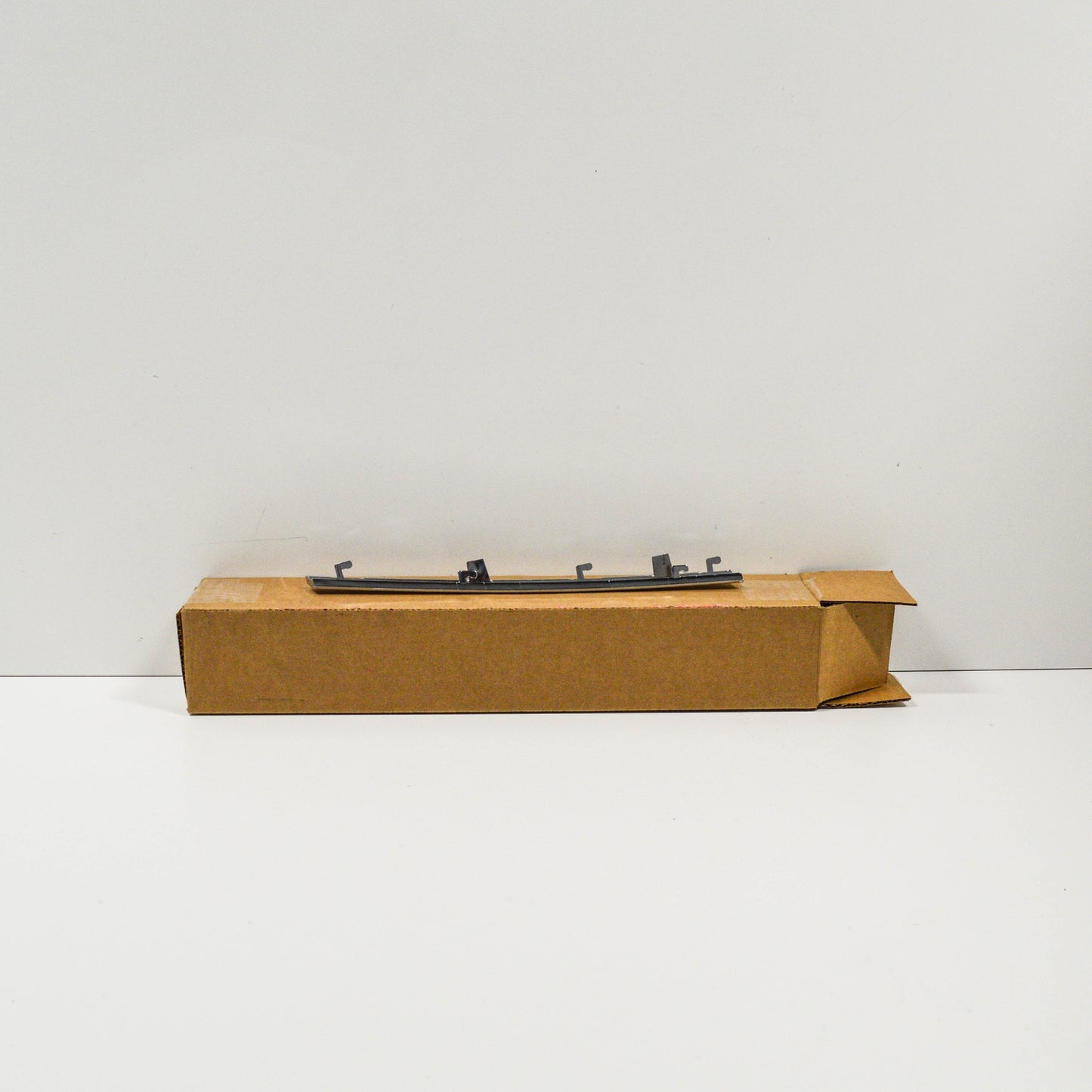 NEW MB M W164 FRONT RADIATOR GRILLE LEFT GARNISH MOLDING TRIM A164888218