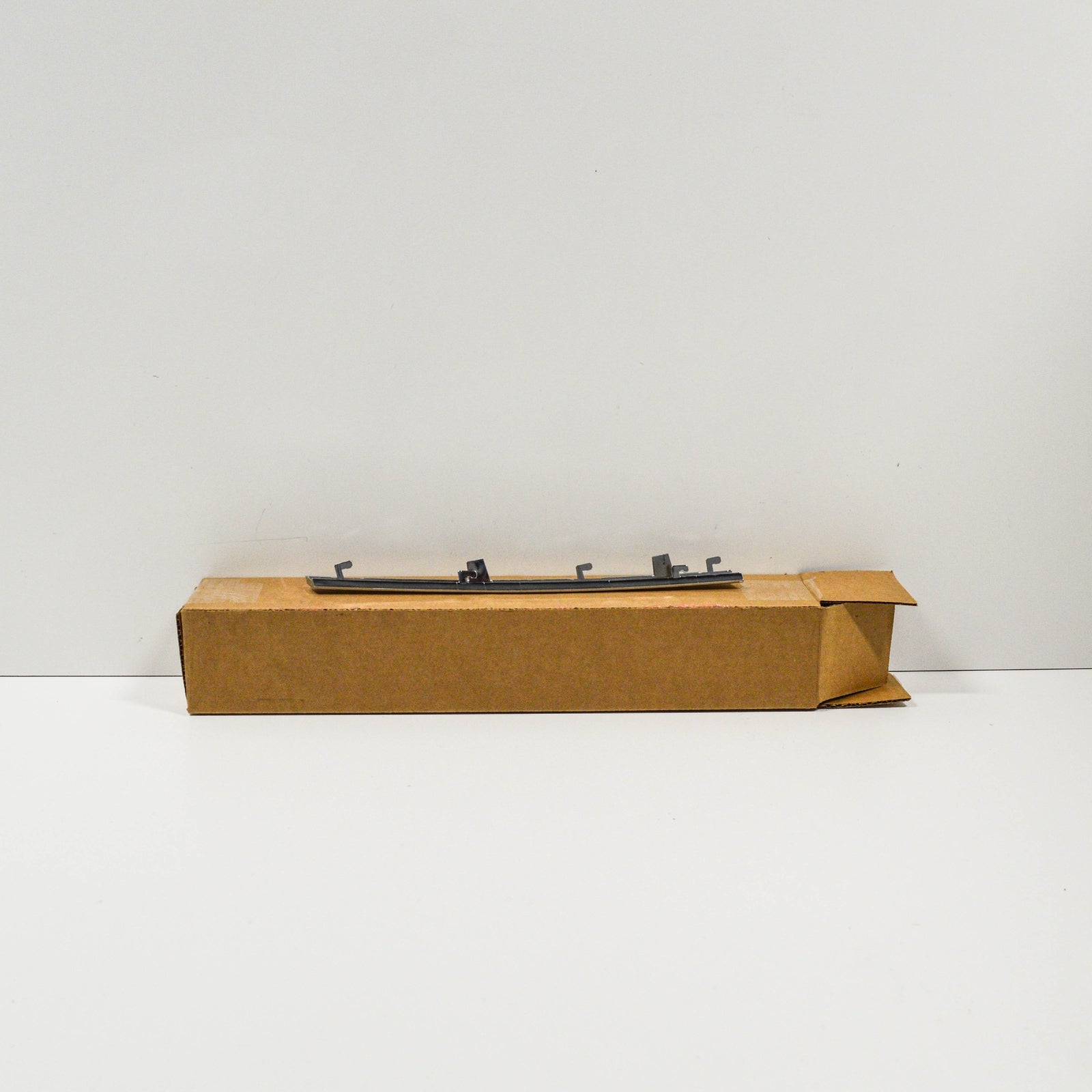 NEW MB M W164 FRONT RADIATOR GRILLE LEFT GARNISH MOLDING TRIM A164888218