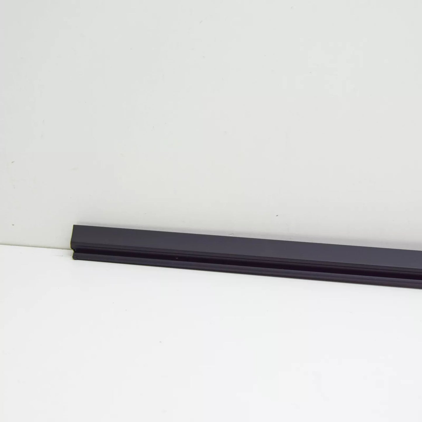 NEW BMW 7 E38 FRONT LEFT DOOR SEALING BETWEEN DOOR/ENTRANCE 51218158185 ORIGINAL