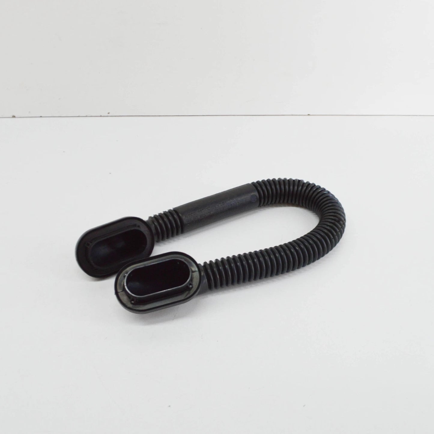 NEW VW CRAFTER 2F REAR RIGHT WING DOOR GROMMET 2E0906376H ORIGINAL