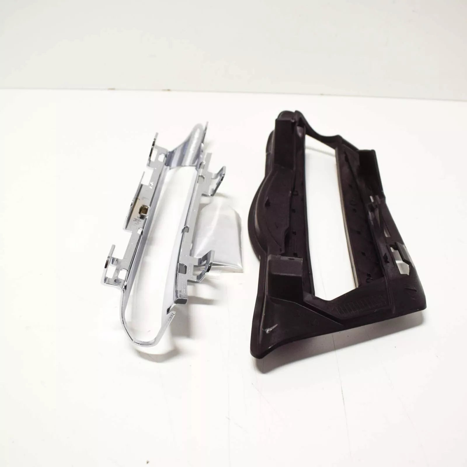 NEW MERCEDES-BENZ C W204 FRONT LEFT BUMPER GRILLE A2048802724 ORIGINAL