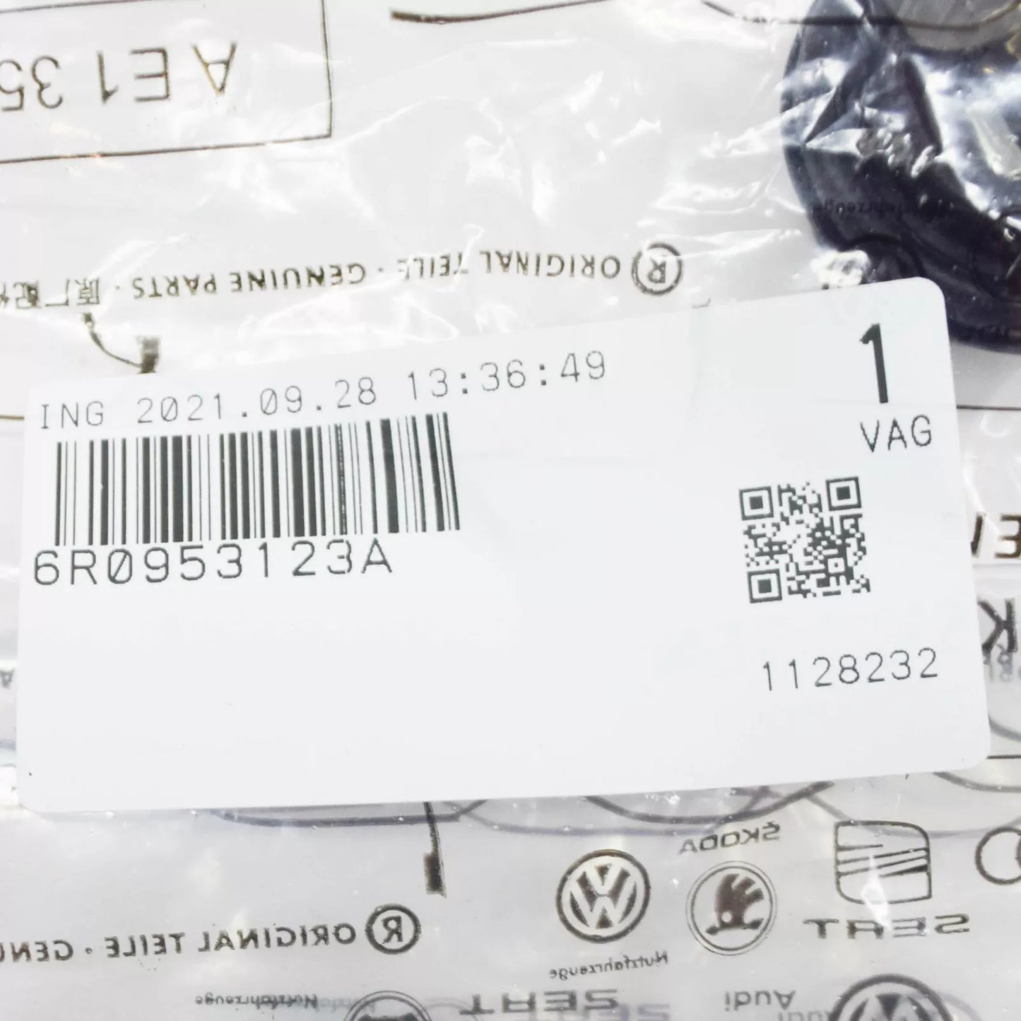 NEW VW PASSAT B7 FRONT DAY TIME RUNNING LIGHT BULB HOLDER 6R0953123A