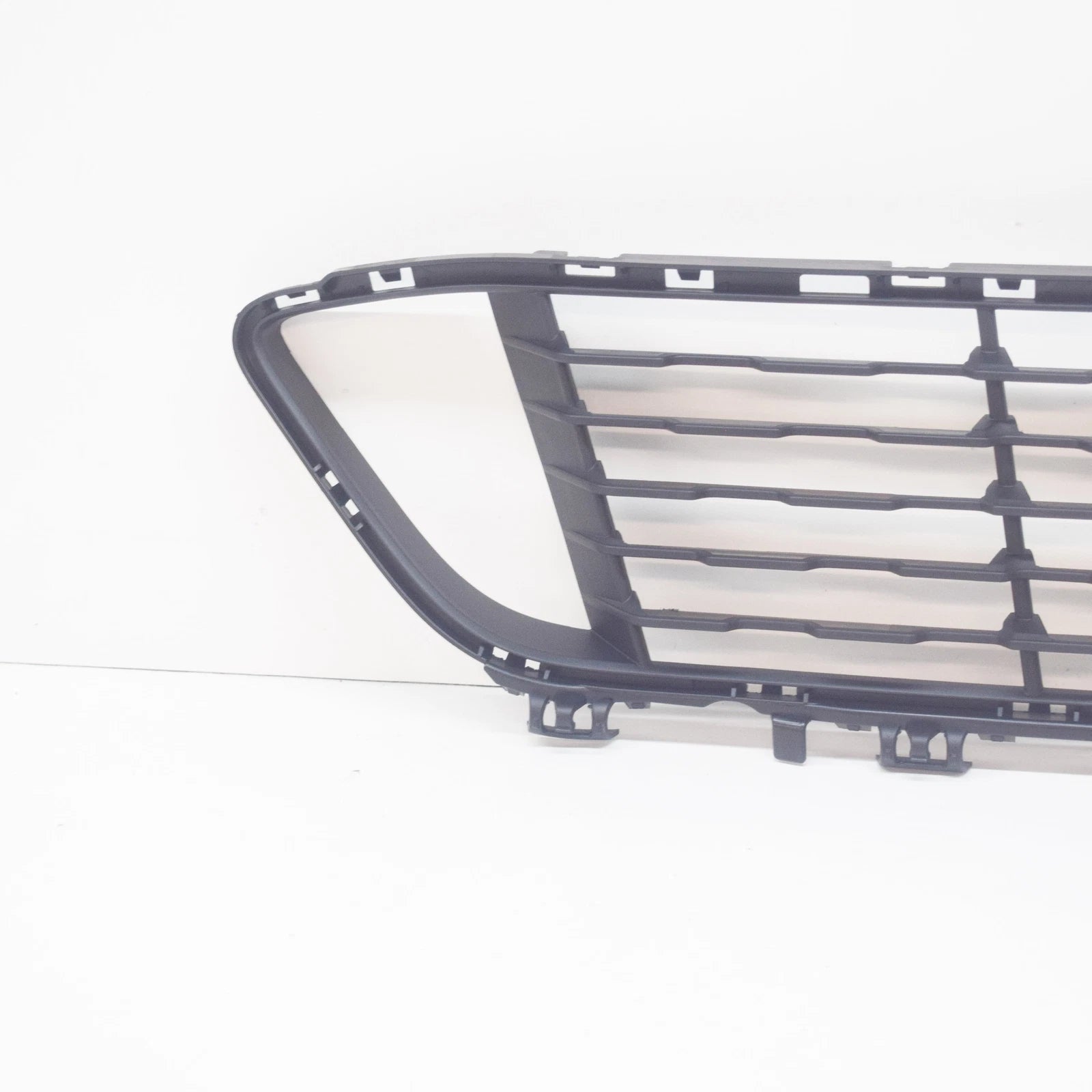 NEW BMW X1 F48 FRONT BUMPER CENTER LOWER GRILLE X-LINE 51117354773 2015 ORIGINAL