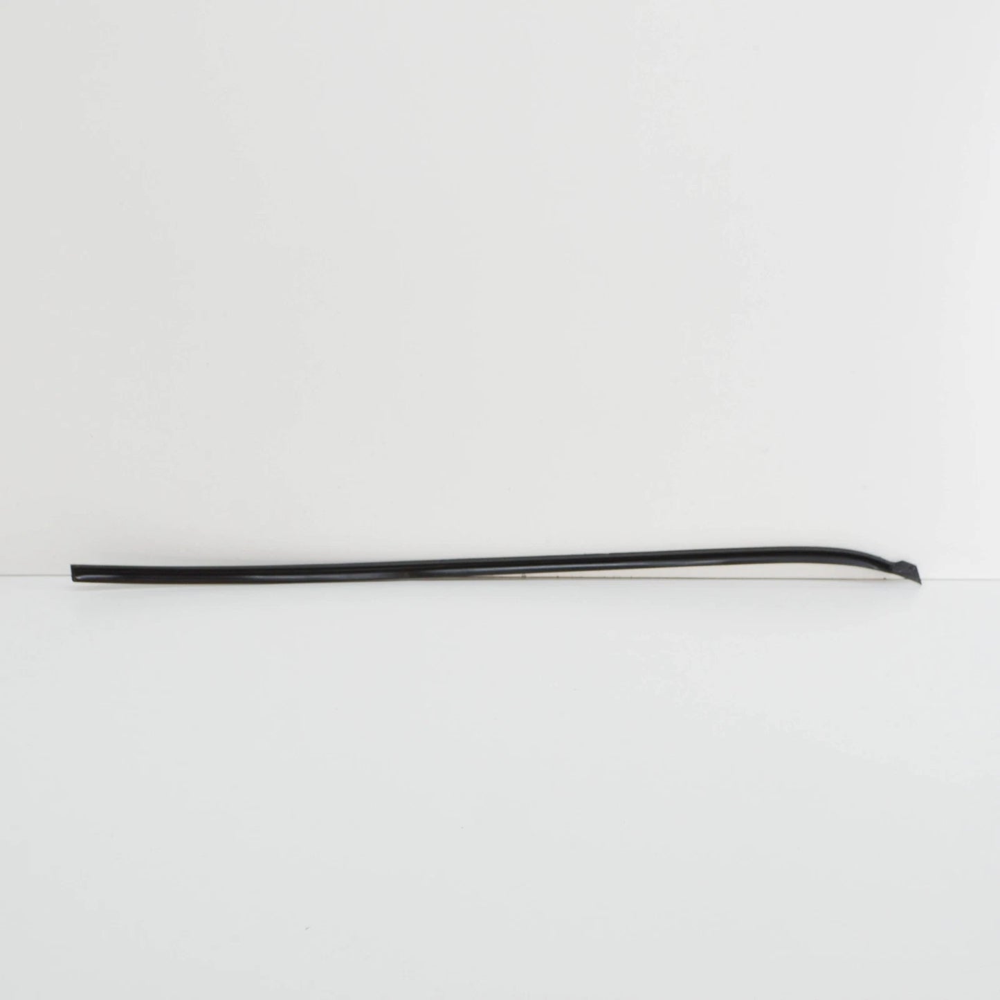 NEW VW TOUAREG 7L FRONT RIGHT WINDSHIELD MOLDING 7L68543289B9 ORIGINAL