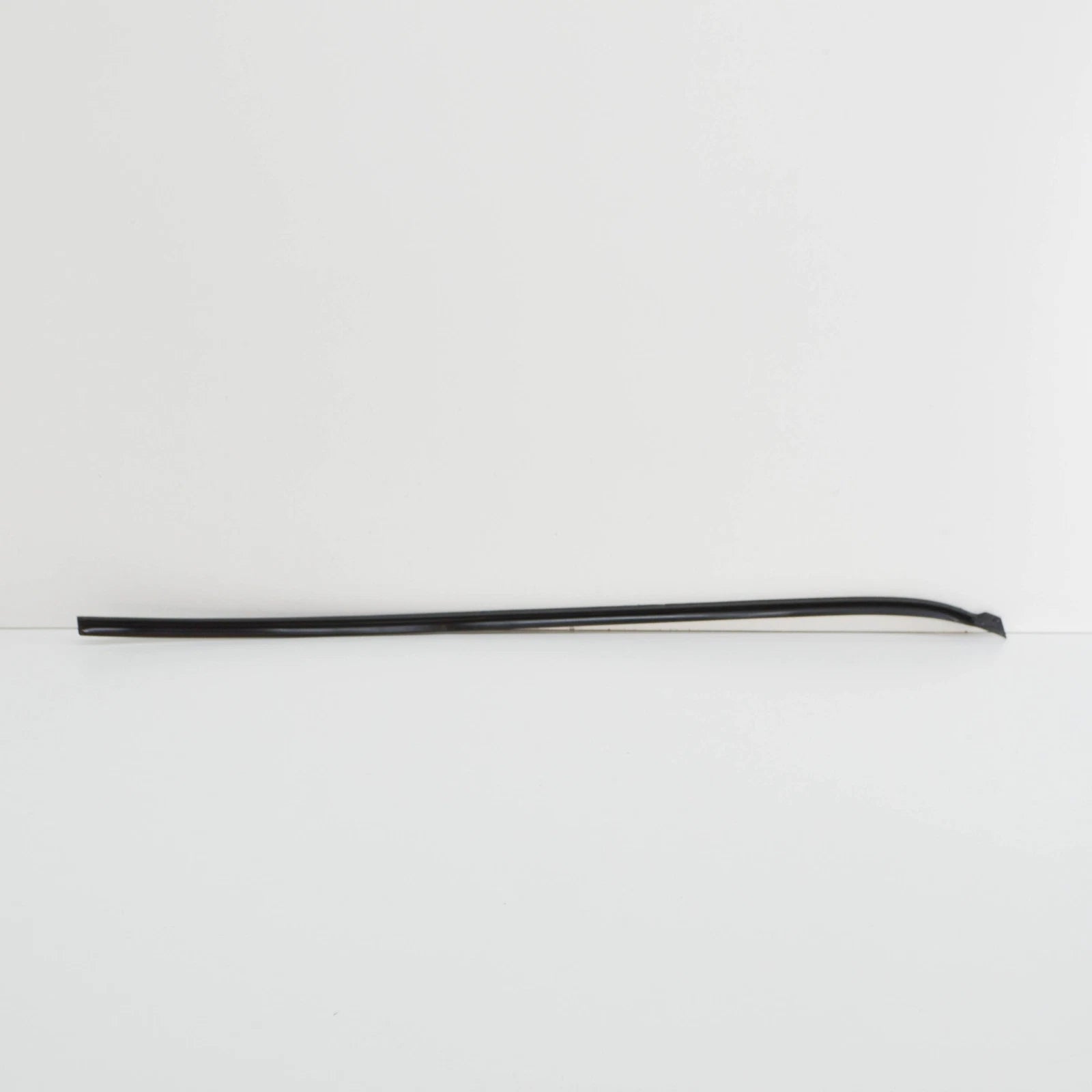 NEW VW TOUAREG 7L FRONT RIGHT WINDSHIELD MOLDING 7L68543289B9 ORIGINAL