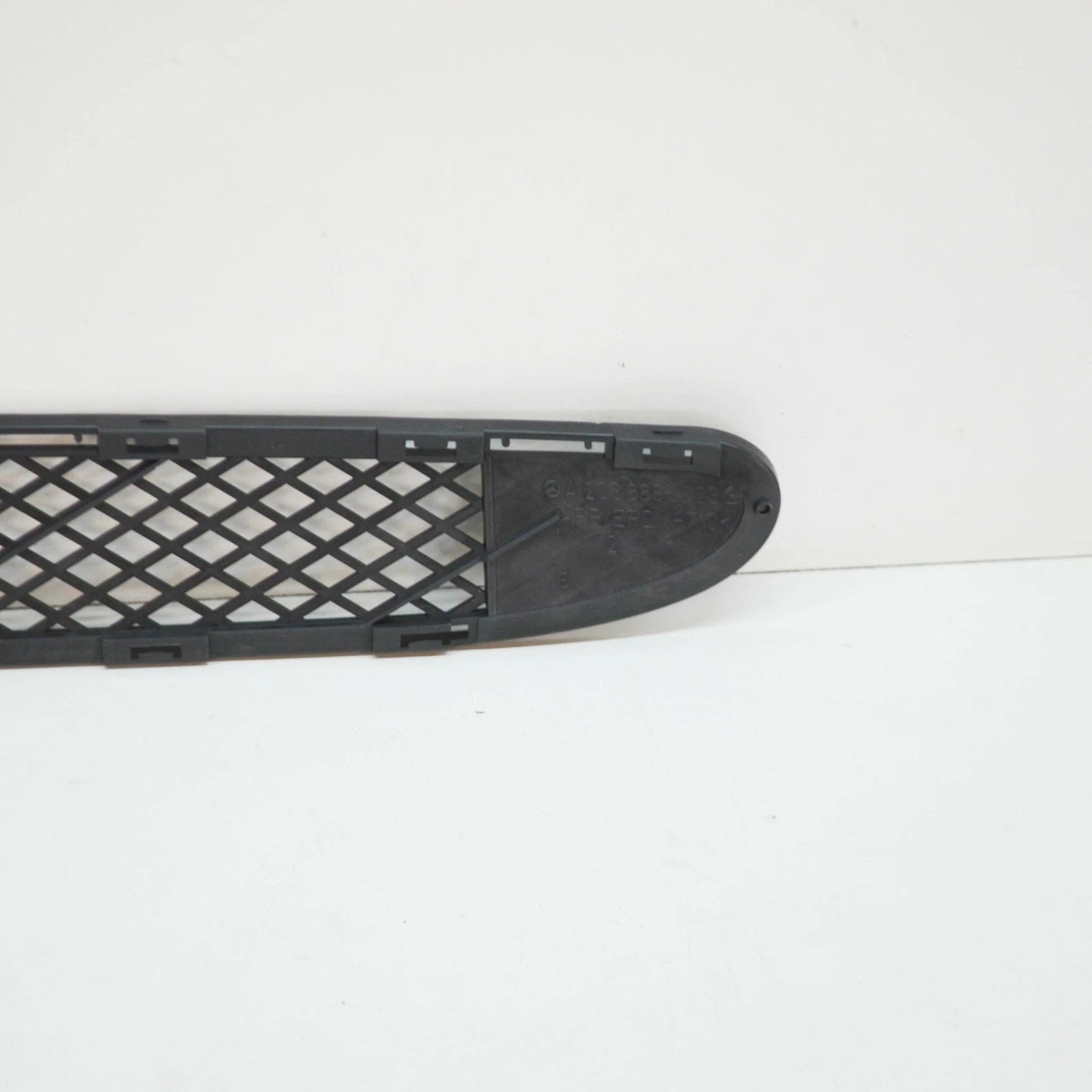 NEW MERCEDES-BENZ C W203 FRONT BUMPER CENTER GRILLE A2038852623