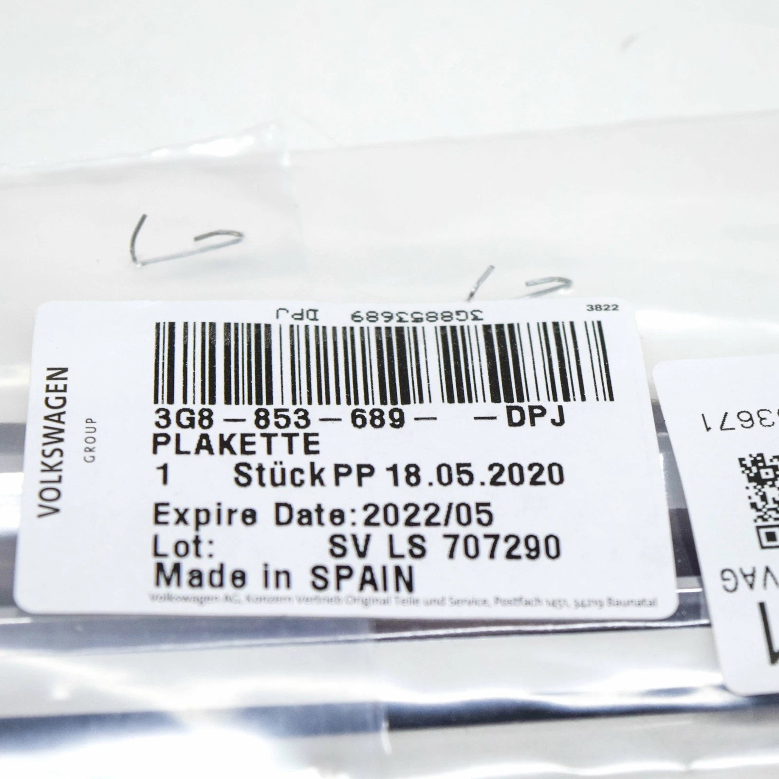 NEW VOLKSWAGEN ARTEON FRONT LEFT WING EMBLEM BADGE 3G8853689DPJ