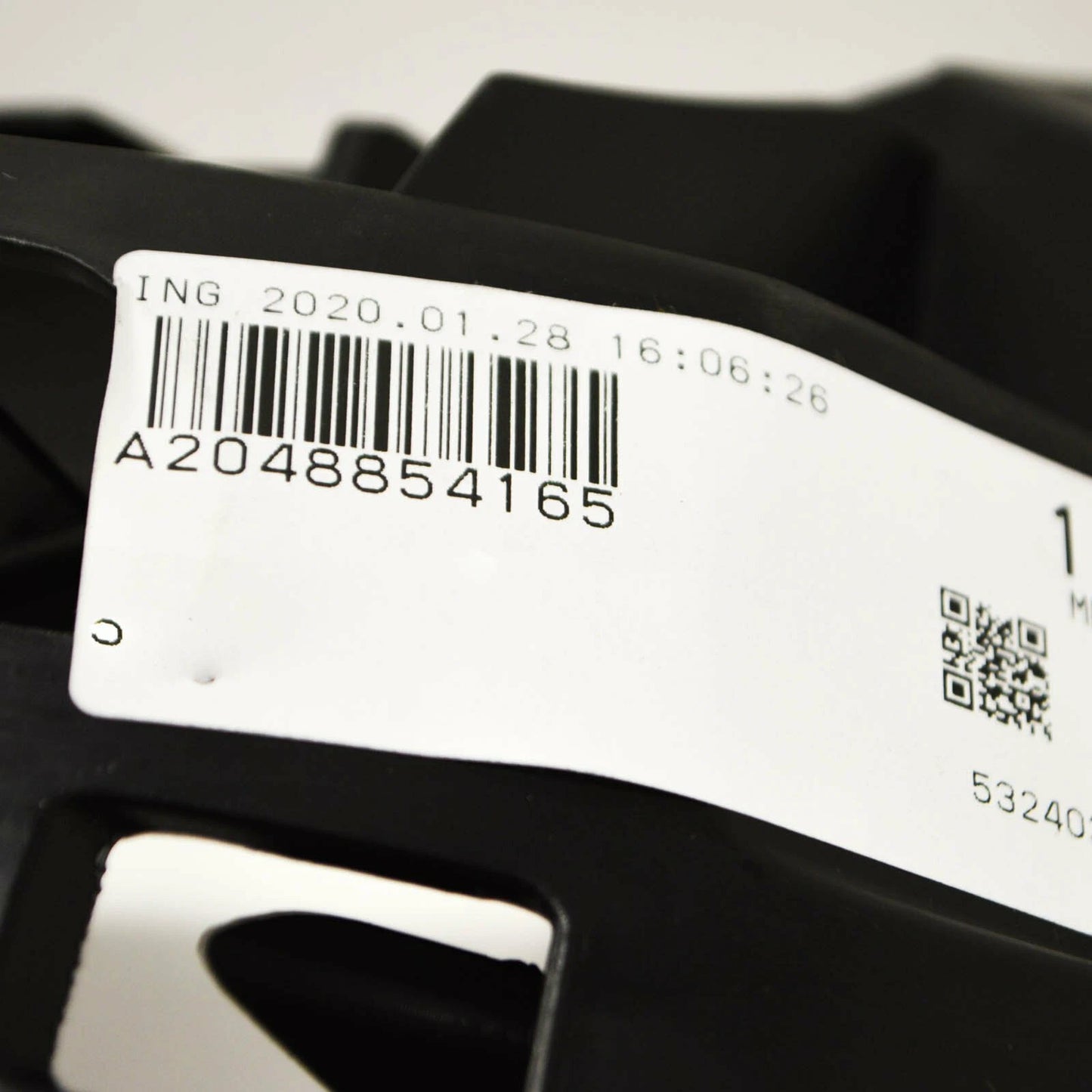 NEW MB C W204 AMG FRONT LEFT BUMPER LEFT MOUNTING BRACKET A2048854165