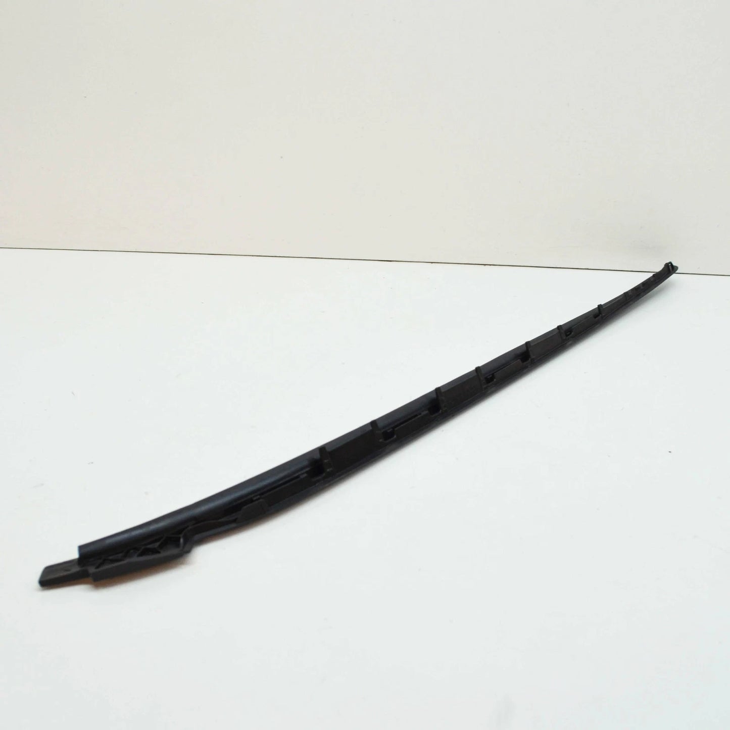 NEW BMW 4 CABRIO F33 FRONT WINDSHIELD RIGHT VERTICAL TRIM 51317296010 ORIGINAL