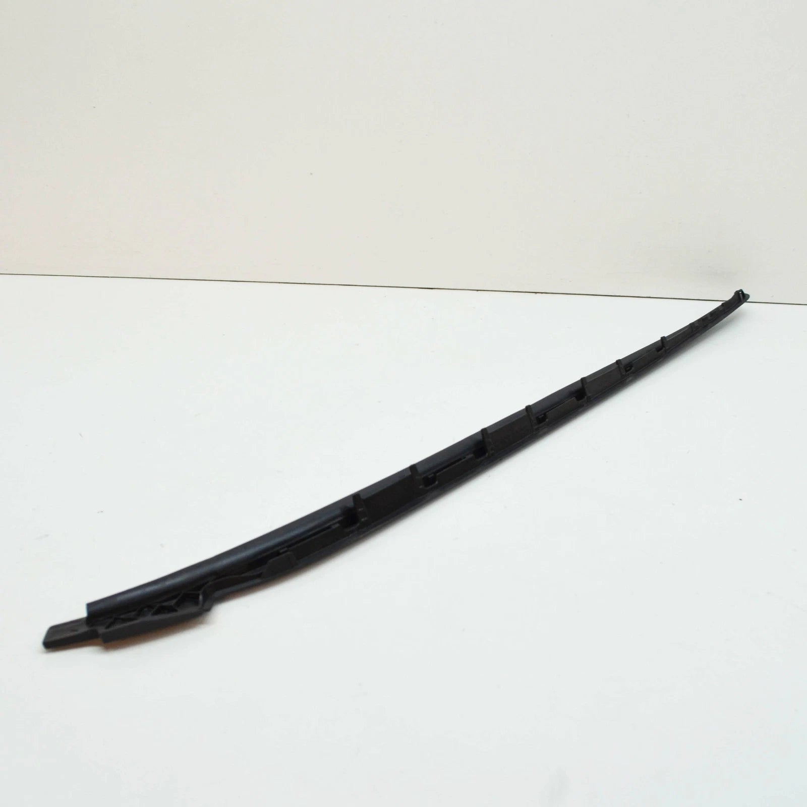 NEW BMW 4 CABRIO F33 FRONT WINDSHIELD RIGHT VERTICAL TRIM 51317296010 ORIGINAL