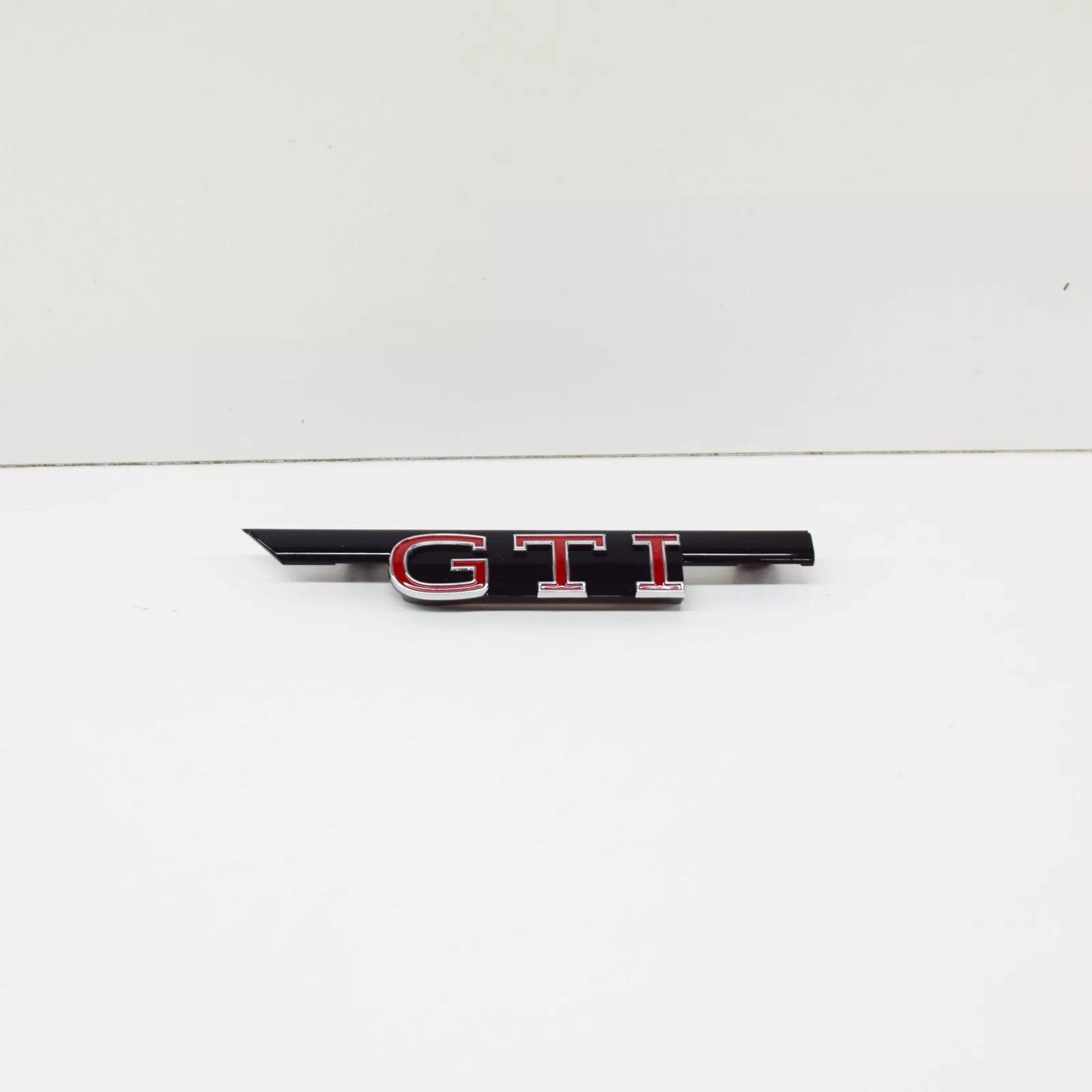 NEW VW GOLF MK8 RADIATOR GRILLE 'GTI' INSCRIPTION 5H0853679MKRR ORIGINAL