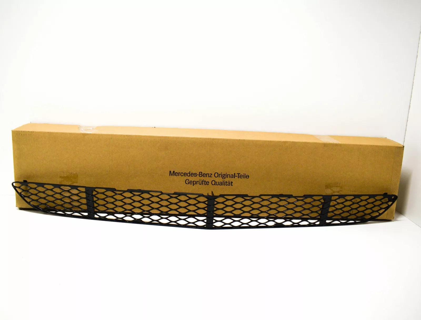 NEW MERCEDES-BENZ CLS C219 FRONT BUMPER LOWER CENTER GRILLE A2198850053