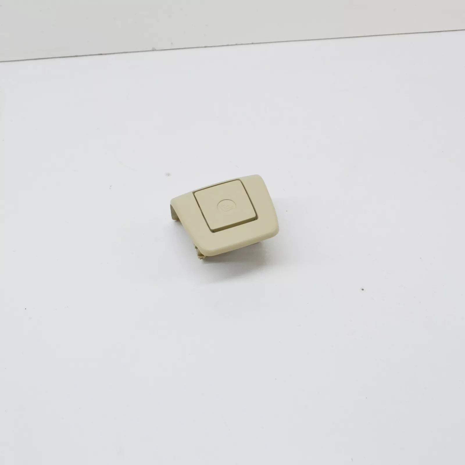 NEW BMW 3 E93 CHILD SEAT ISOFIX MOUNT COVER FLAP TRIM 52209112425 ORIGINAL