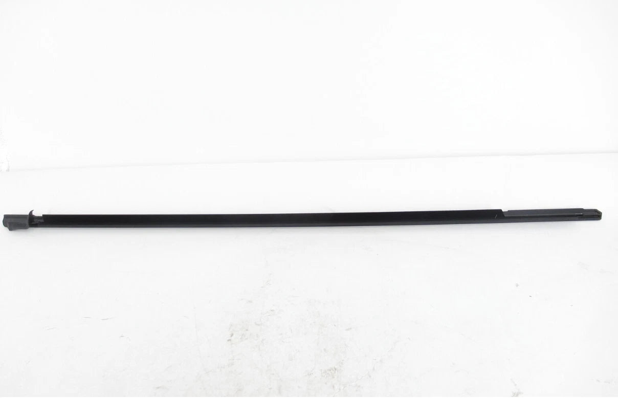 NEW VW JETTA A6 FRONT LEFT DOOR WINDOW APERTURE SEAL OUTER 5C6837477B5AP