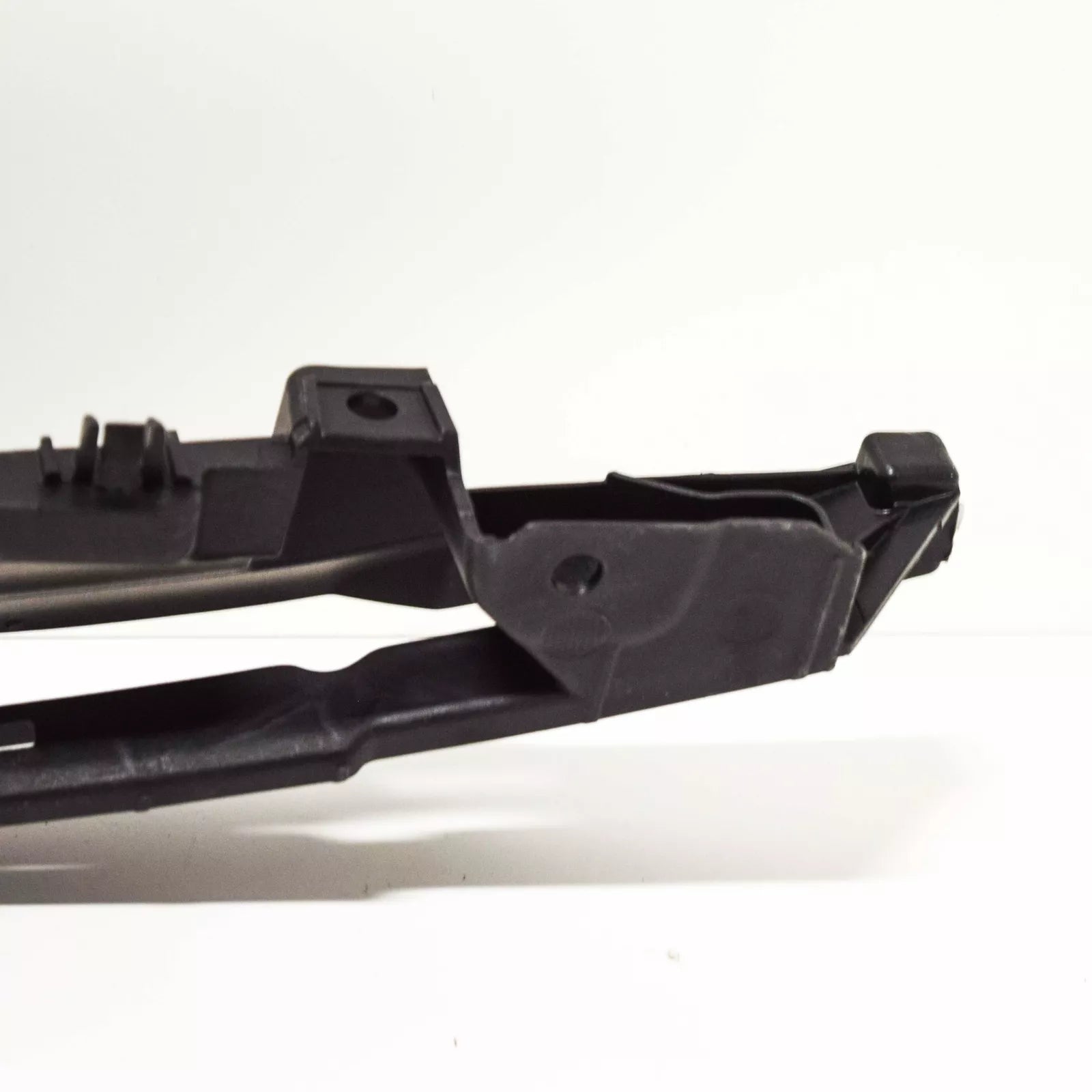 NEW VW SCIROCCO MK3 FRONT CENTER RADIATOR GRILLE SUPPORT 1K8805813B