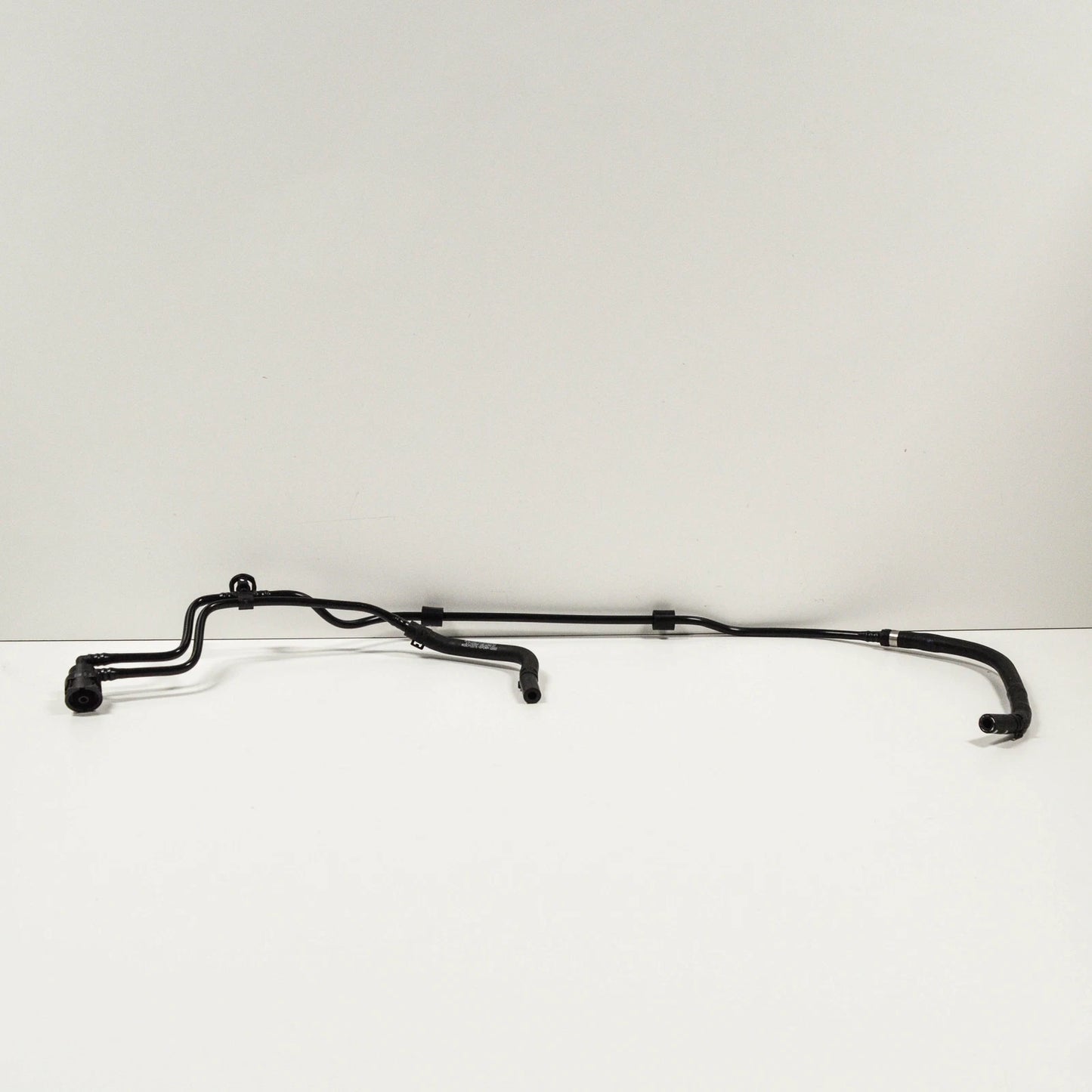 NEW MERCEDES BENZ E W213 WATER COOLANT PIPE HOSE A2135016500