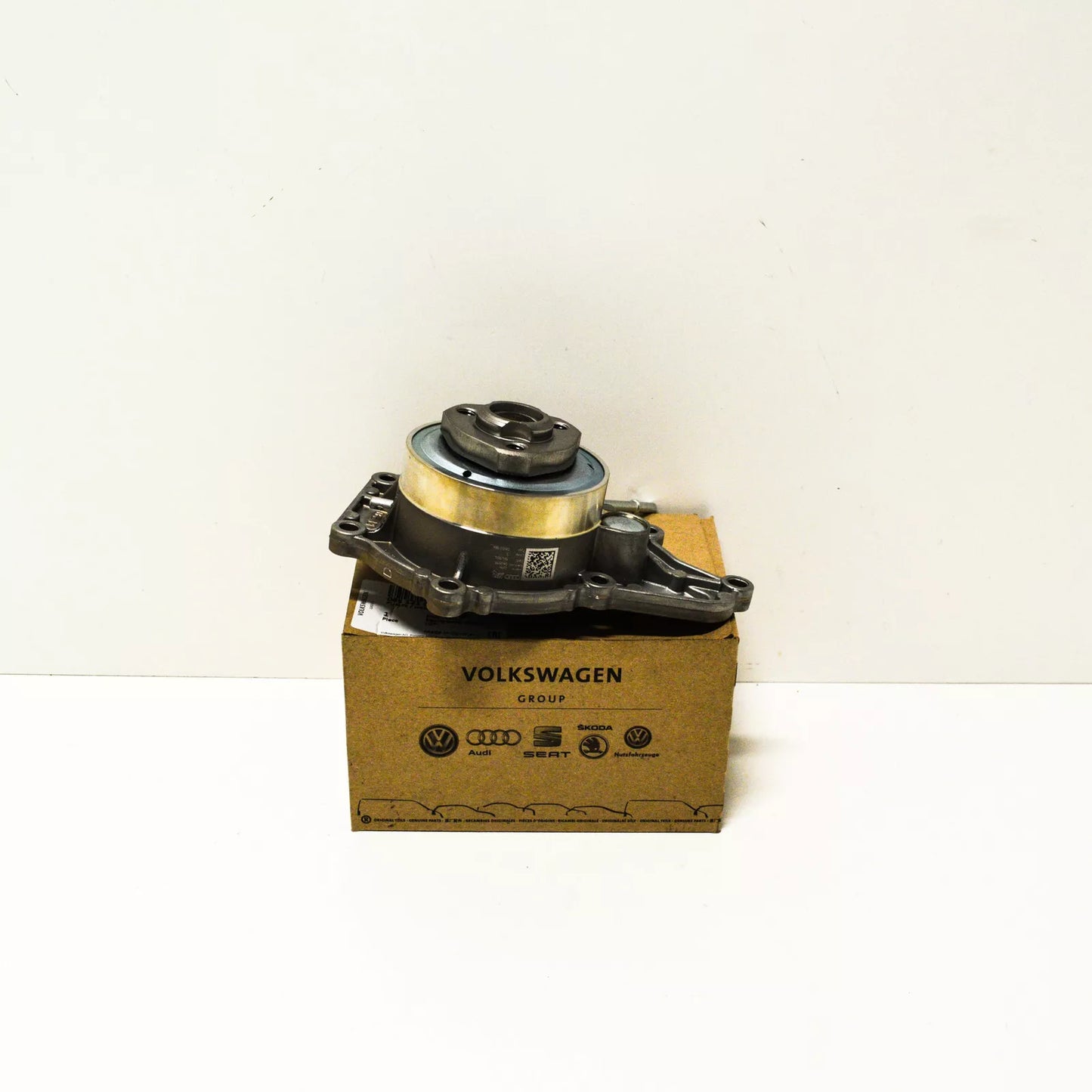 NEW AUDI A4 B8 WATER PUMP 06E121018K