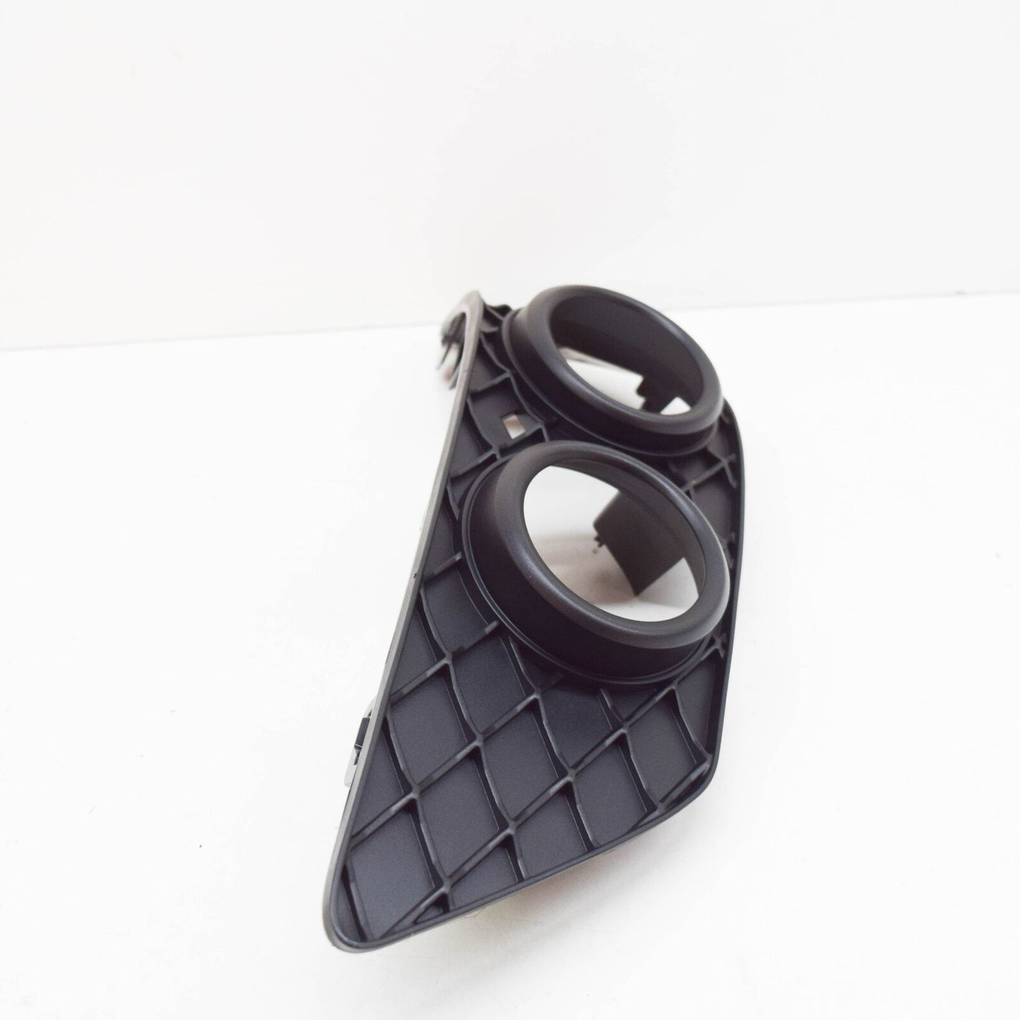 NEW MERCEDES-BENZ C-CLASS W204 FRONT RIGHT FOG LIGHT COVER A2048802924 ORIGINAL