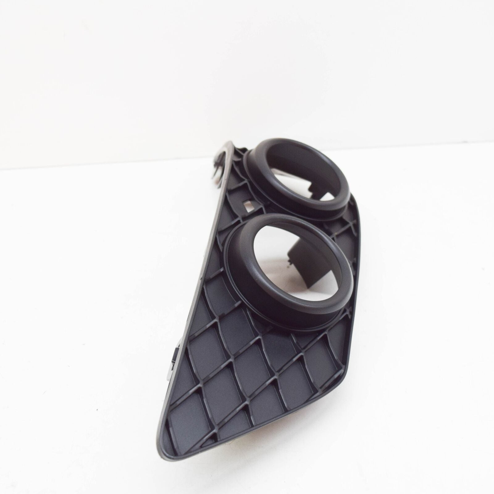 NEW MERCEDES-BENZ C-CLASS W204 FRONT RIGHT FOG LIGHT COVER A2048802924 ORIGINAL