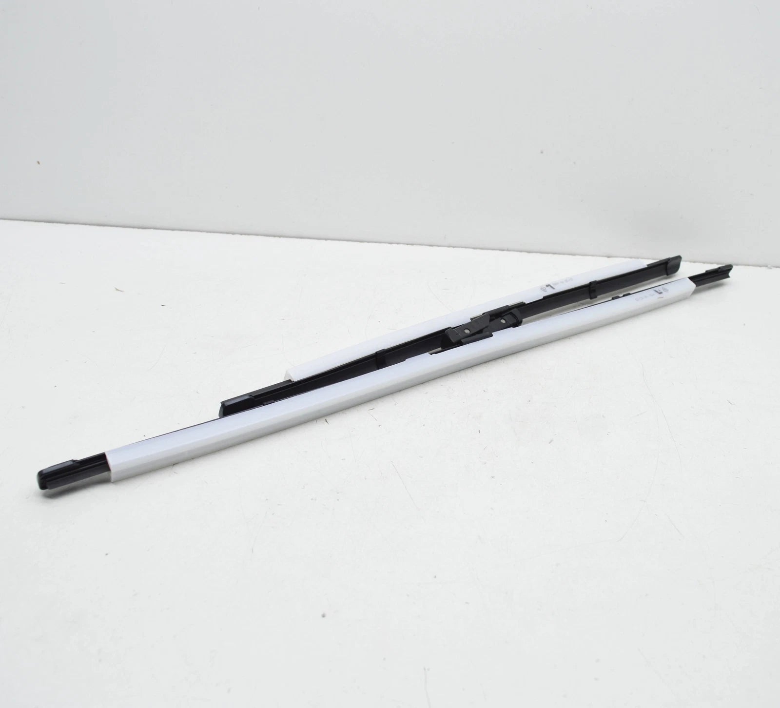 NEW AUDI Q8 FRONT WINDSHIELD AERODYNAMIC WIPER BLADE SET LHD 4M8998002