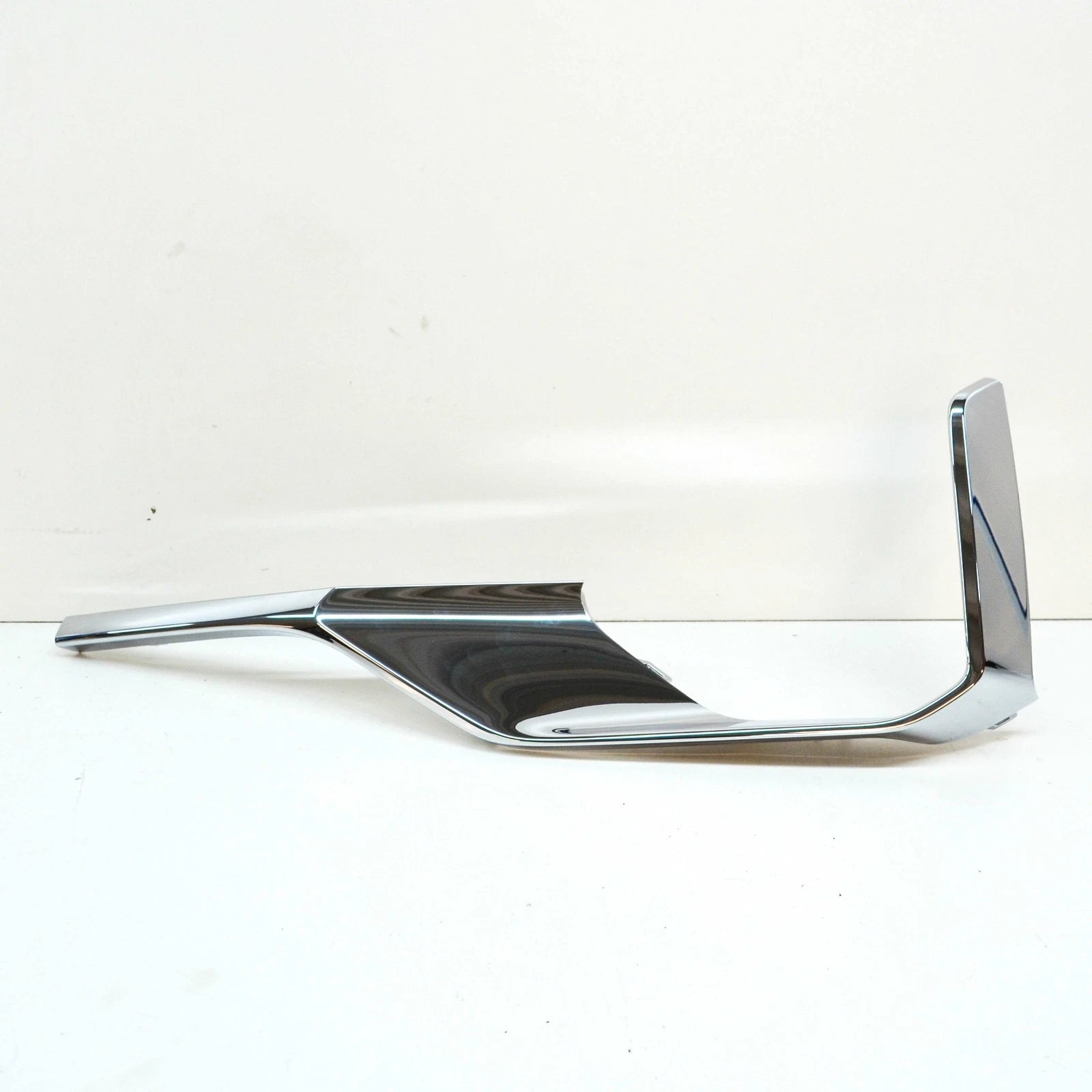 NEW BMW X7 G07 FRONT LEFT LOWER GRILLE MOULDING LUXURY 51117470329 ORIGINAL