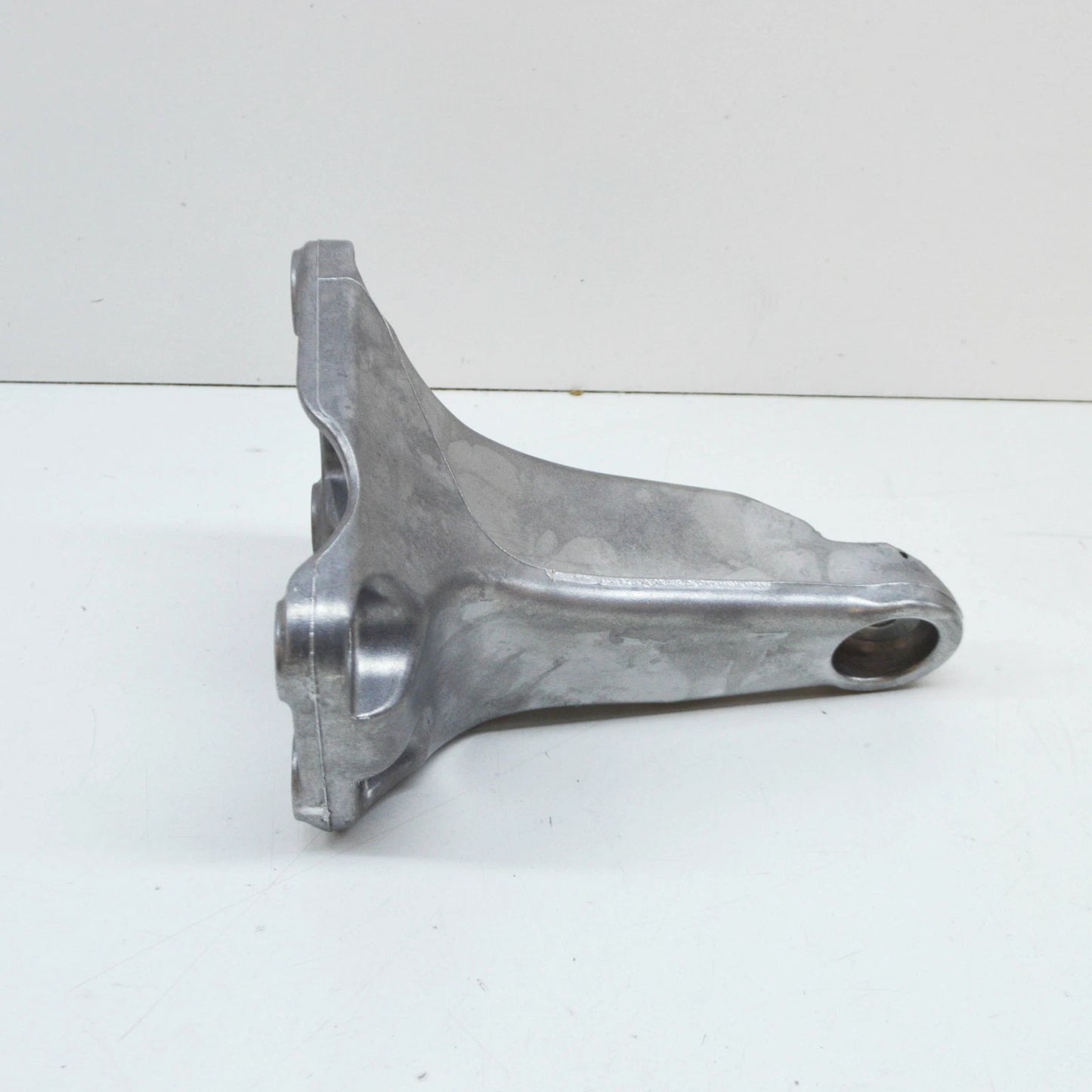 NEW BMW 1 F21 ENGINE RIGHT SIDE BRACKET 22116855822 ORIGINAL